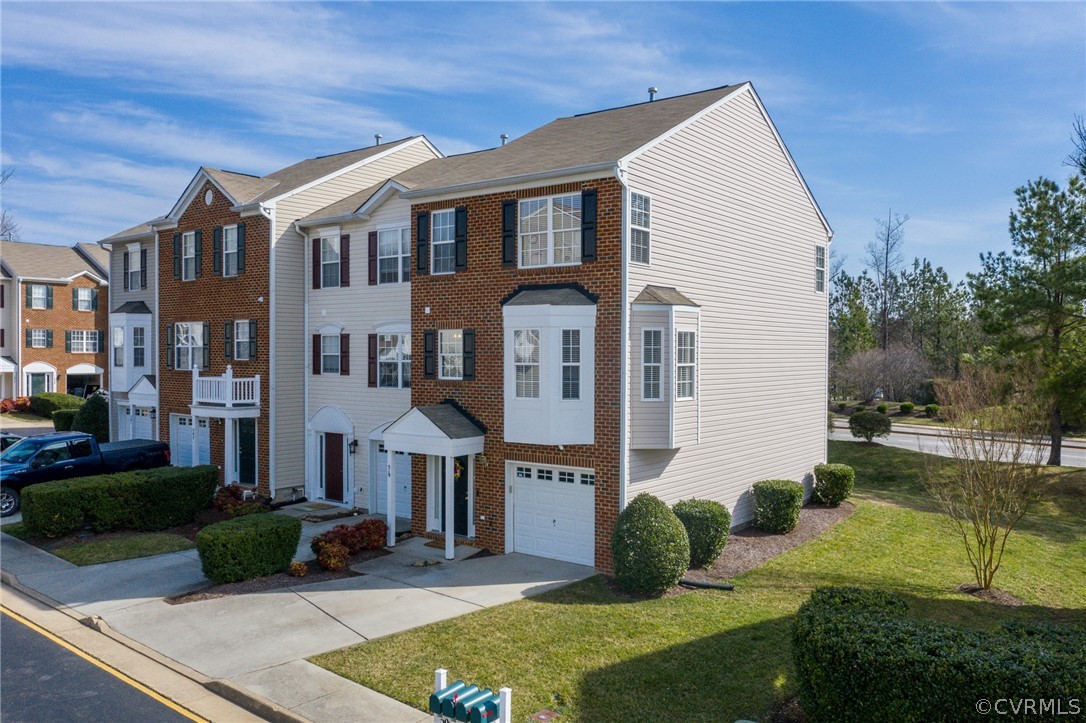 519 Ridgemoor Place Midlothian, VA 23114 - Photo 3 of 45 The end unit has so much privacy.
