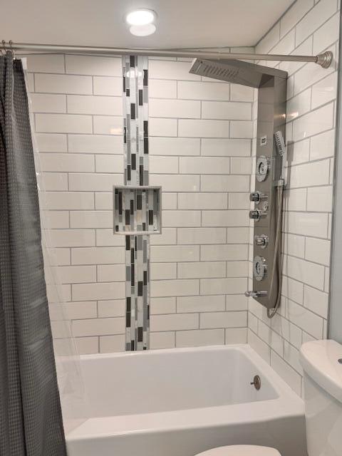 940 Idaho Street Gary, IN 46403 - Photo 22 of 32 a bathroom with a bathtub