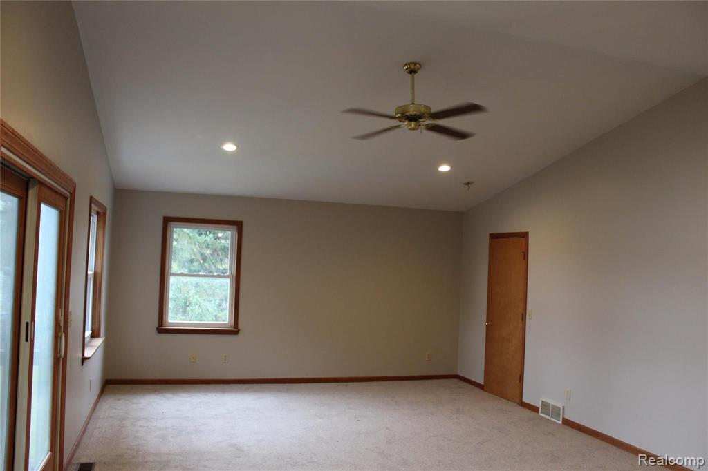 3371 Center Road Flint, MI 48506 - Photo 23 of 35