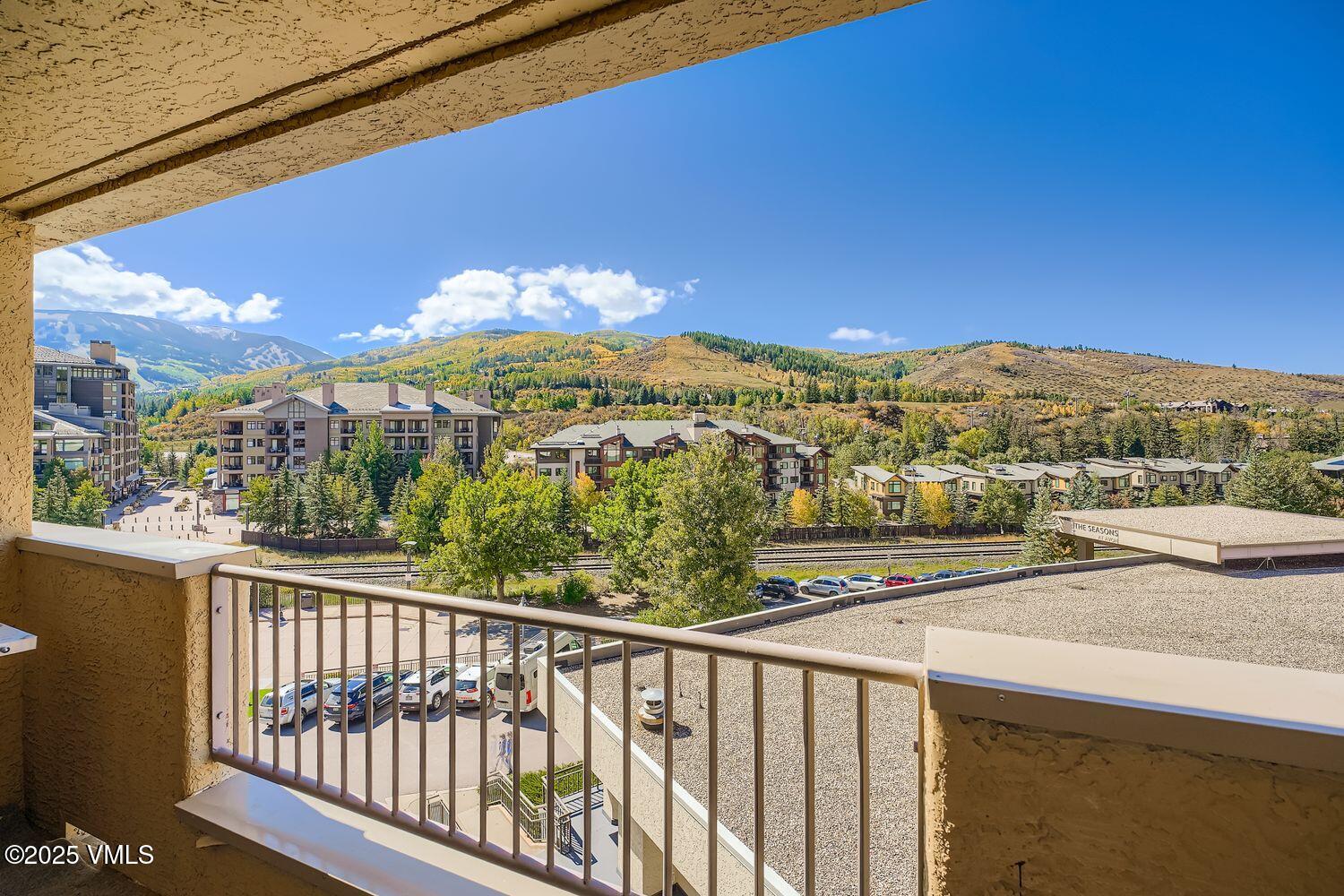 137 Benchmark Road, Unit 423 Avon, CO 81620 - Photo 3 of 20 137 Benchmark Road 423 - Web Quality - 0