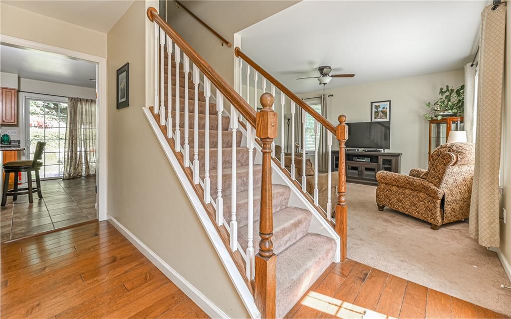 1454 Cliffview Road Ross Township, PA 15212 - Photo 4 of 22 Gallery Image 4
