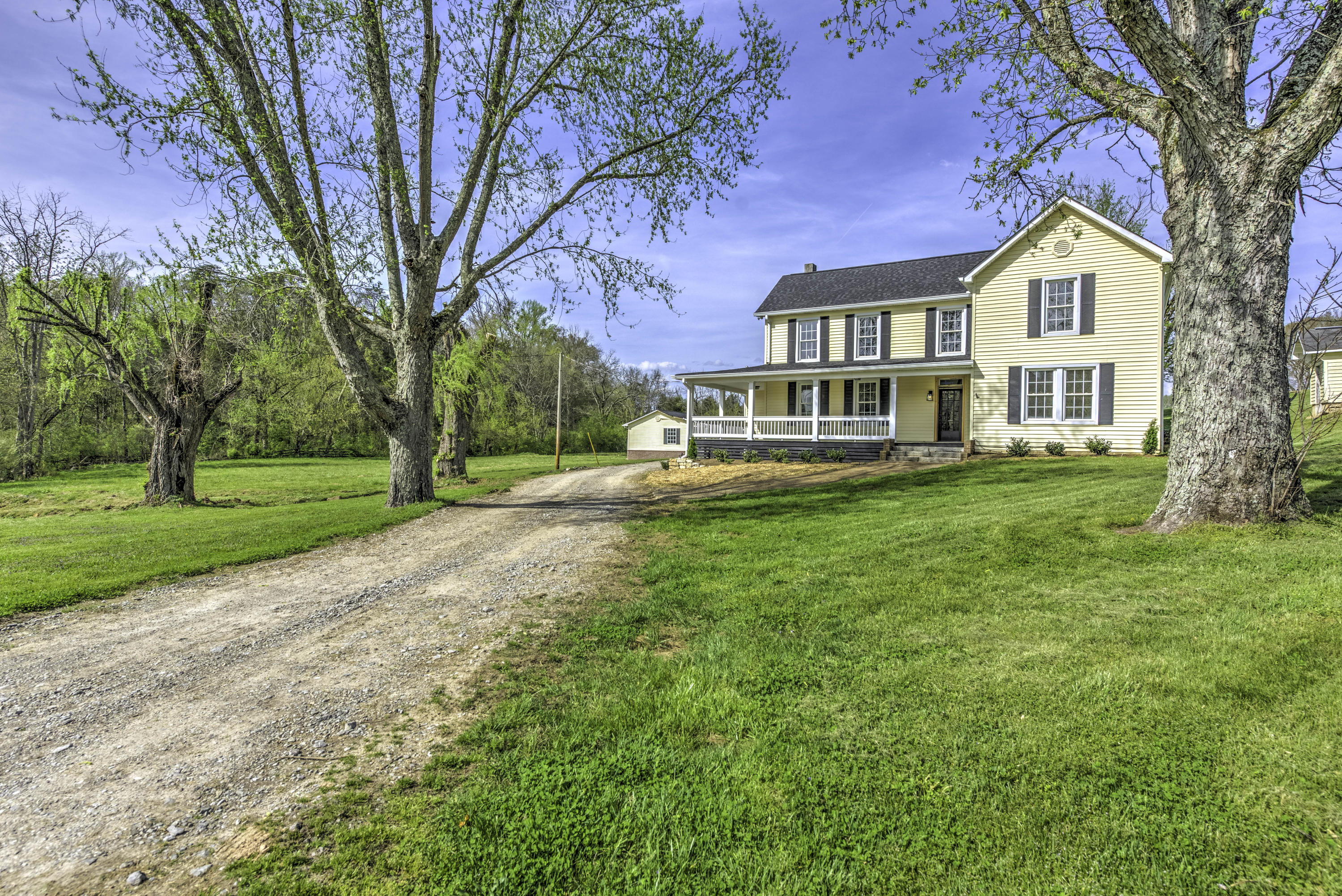 469 Brushy Valley Road Clinton, TN 37716 - Photo 2 of 40 2