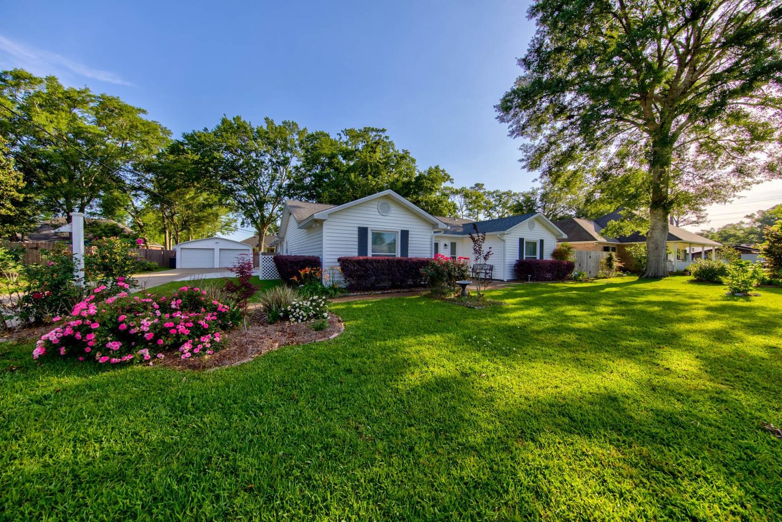 304 West Palm Avenue Foley, AL 36535 - Photo 1 of 18 Front Of Structure