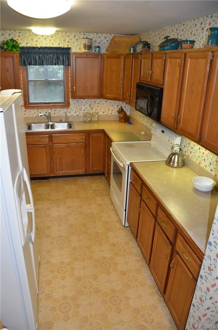 5533 Blood Road Metamora, MI 48455 - Photo 12 of 42 2015BloodRdHouse017.JPG