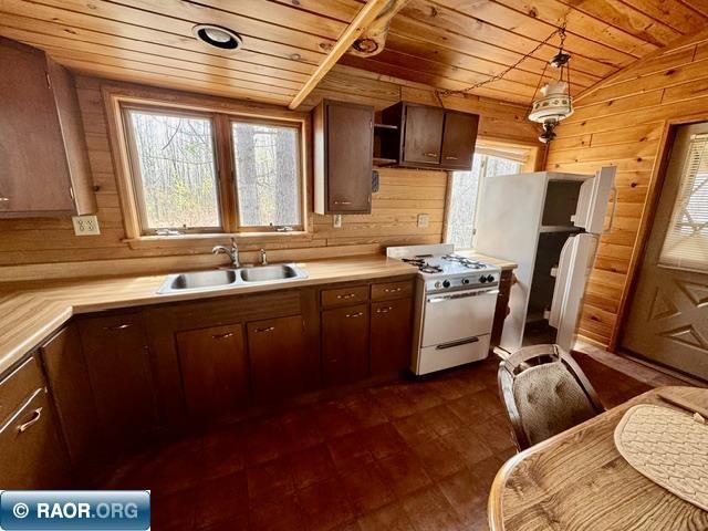 3333 Randa Road Buyck, MN 55771 - Photo 6 of 23