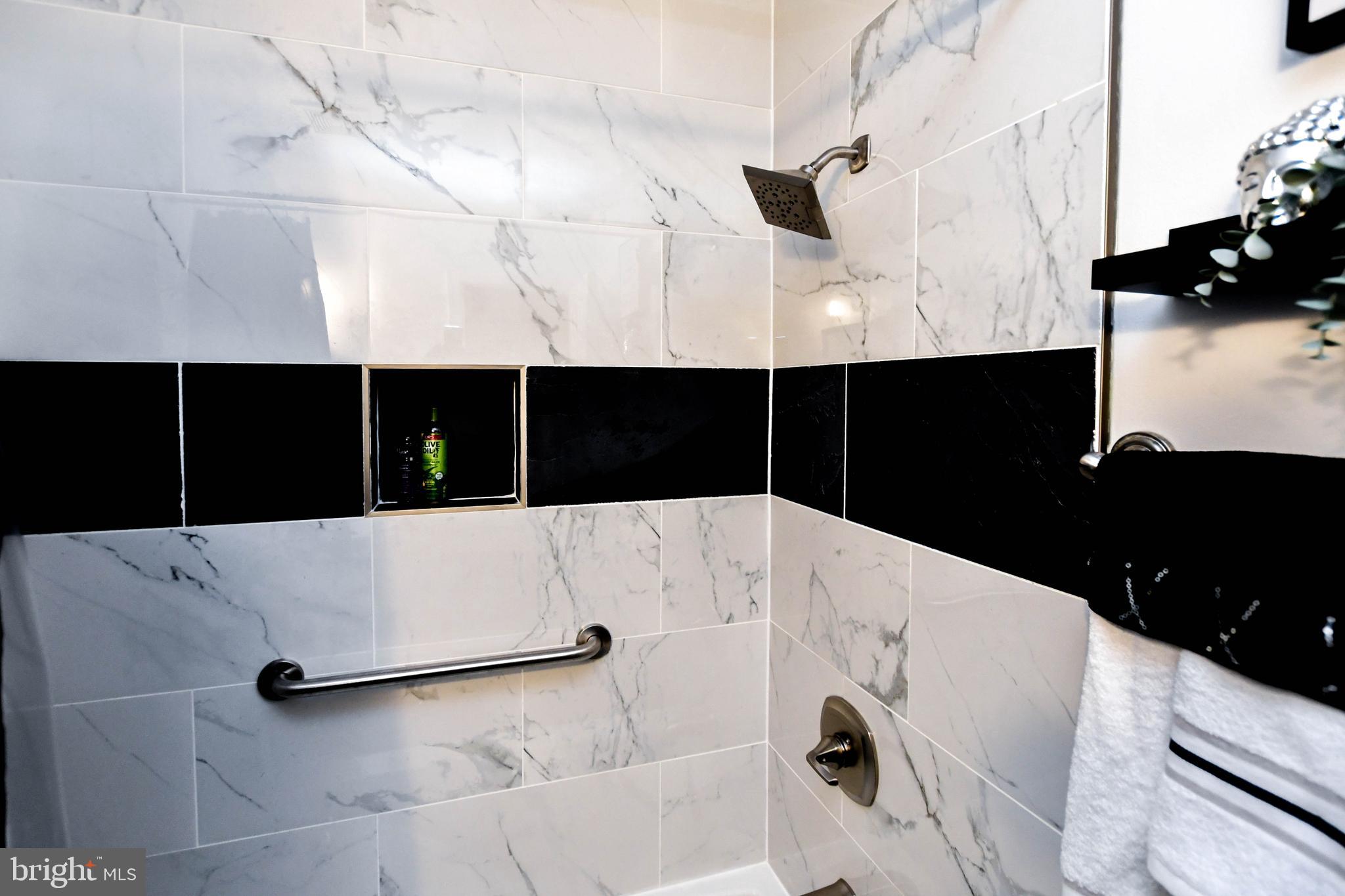 7513 Garrison Road Hyattsville, MD 20784 - Photo 27 of 39 Hall Bathroom upstairs