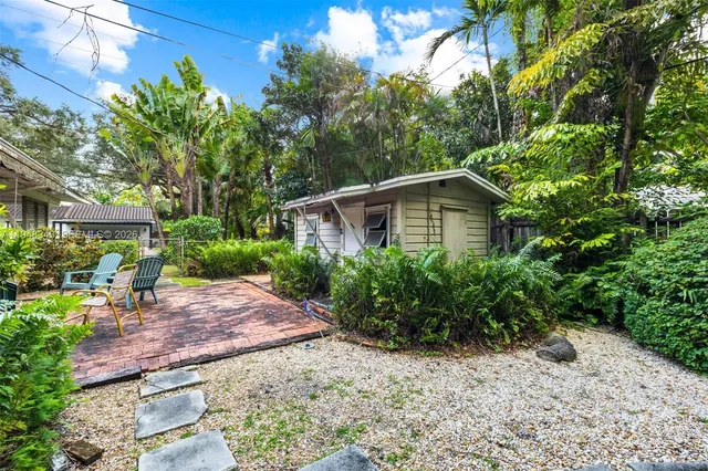 $2,250,000 | 5335 Southwest 74th Street, Miami, FL 33143