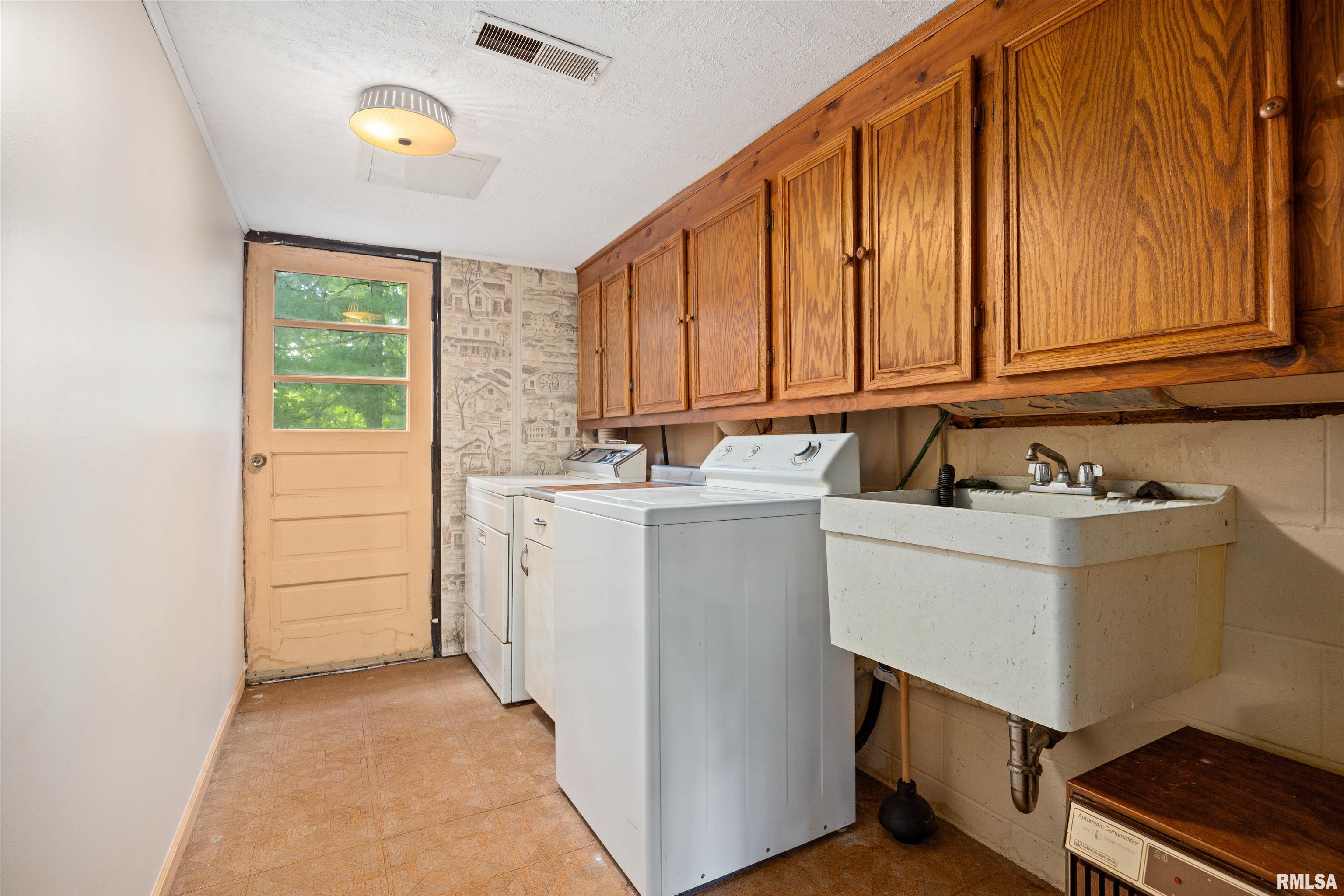 6307 North Post Oak Road Peoria, IL 61615 - Photo 33 of 45