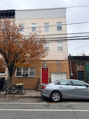 $1,595 | 213 Webster Avenue, Unit 3L, Jersey City, NJ 07307
