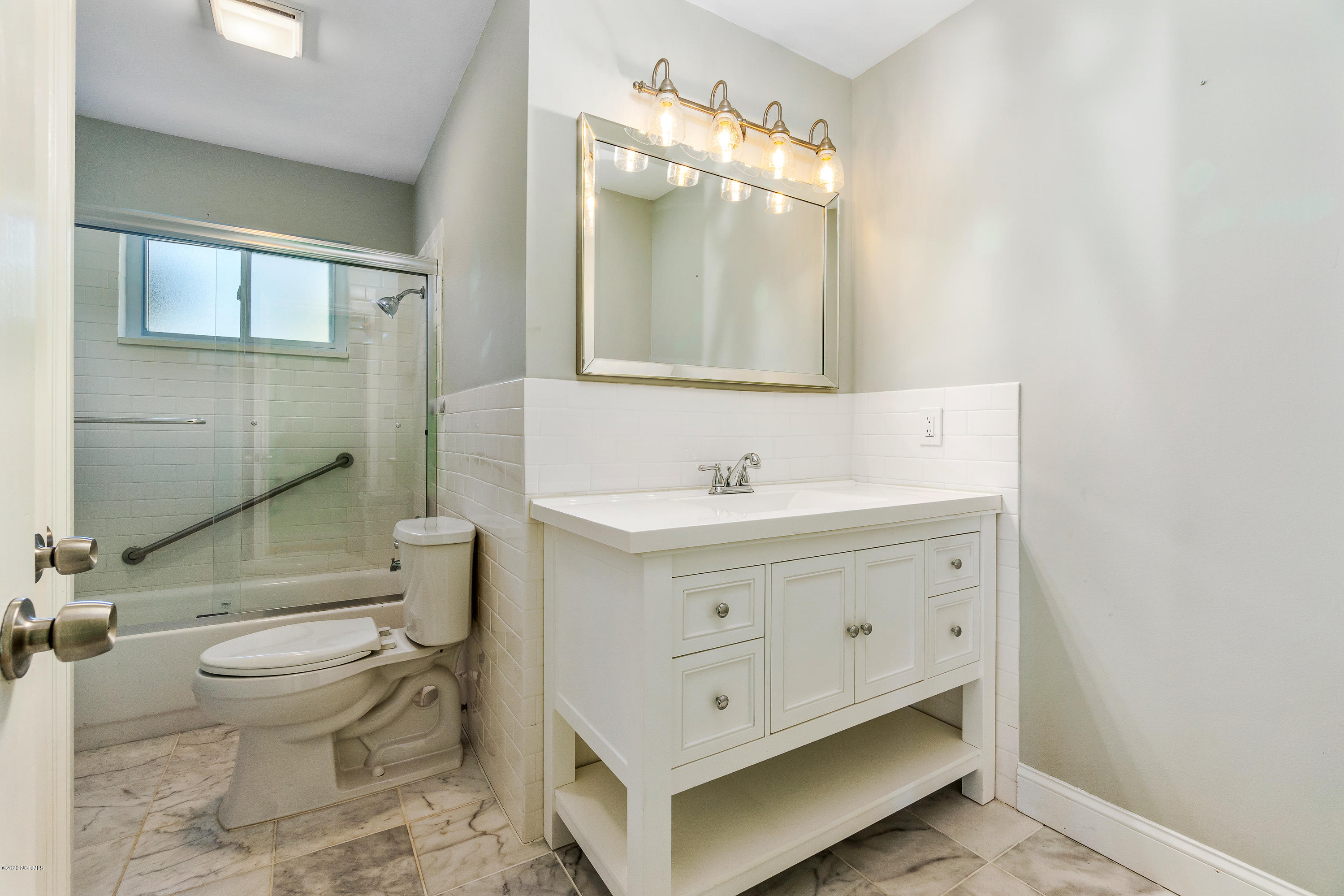229 Windemere Road Wilmington, NC 28405 - Photo 14 of 23 Hall Bathroom