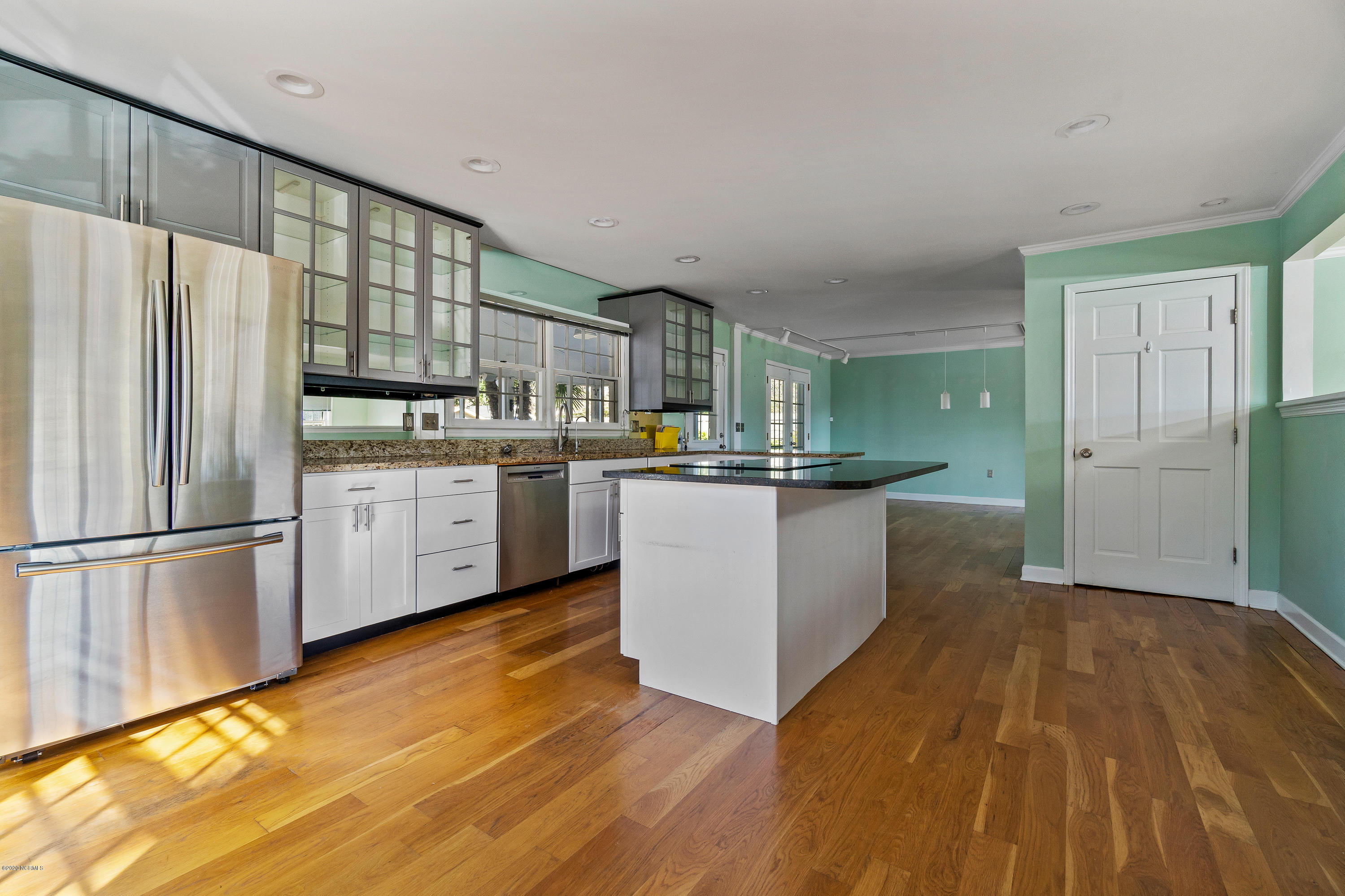 229 Windemere Road Wilmington, NC 28405 - Photo 8 of 23 Kitchen