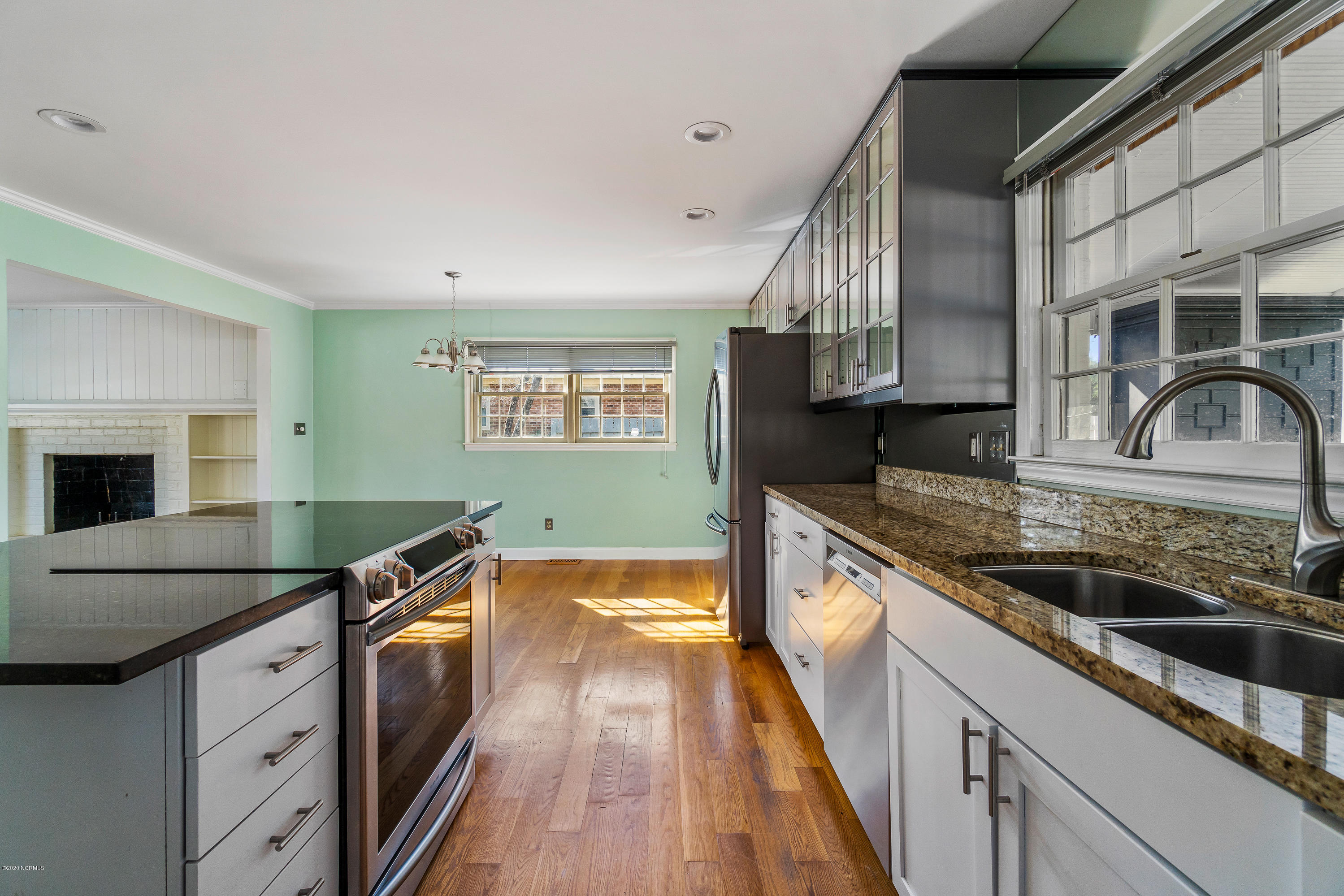229 Windemere Road Wilmington, NC 28405 - Photo 10 of 23 Kitchen3