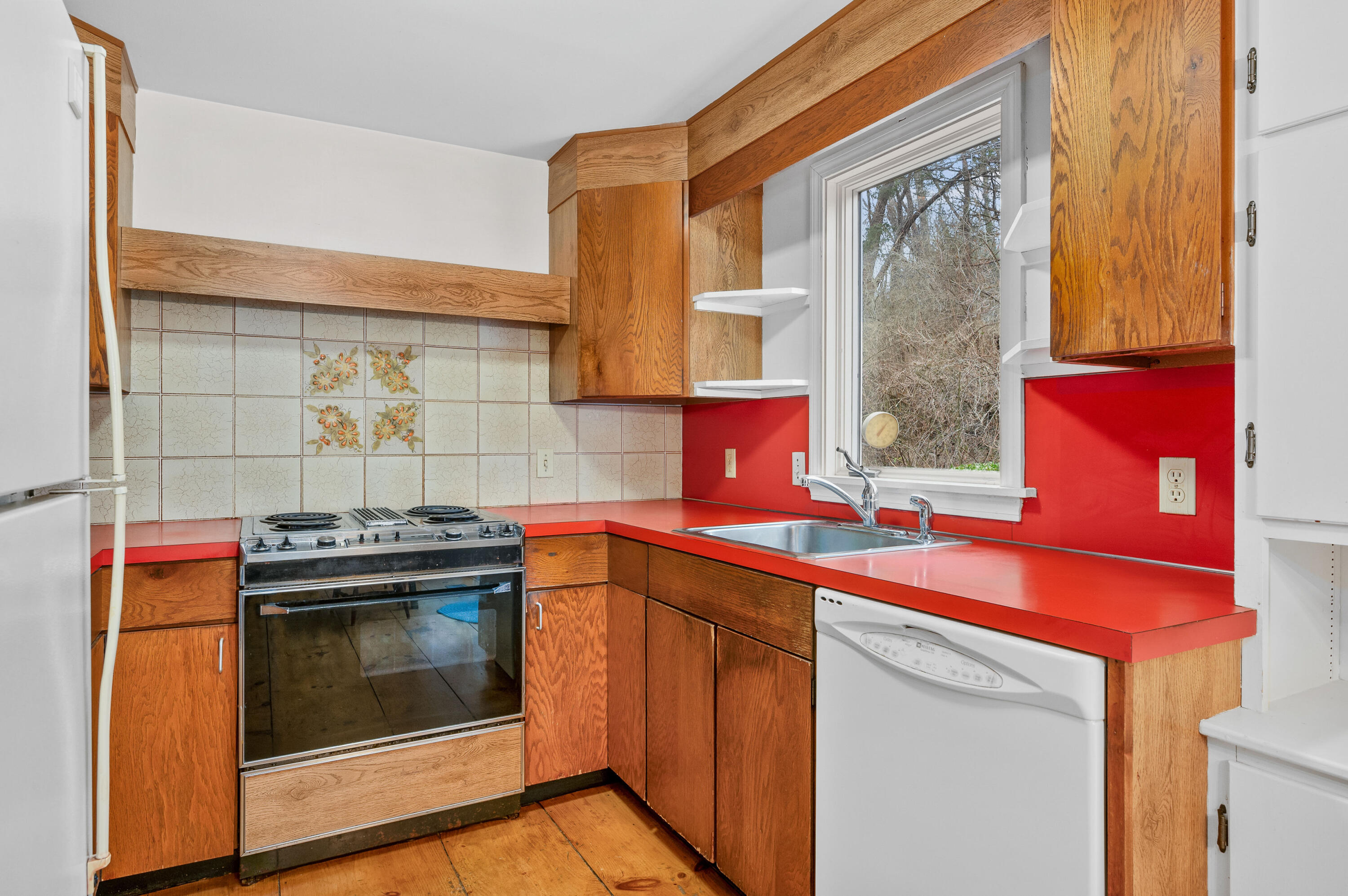 538 South Orleans Road Orleans, MA 02653 - Photo 18 of 35 a kitchen with a stove and a sink