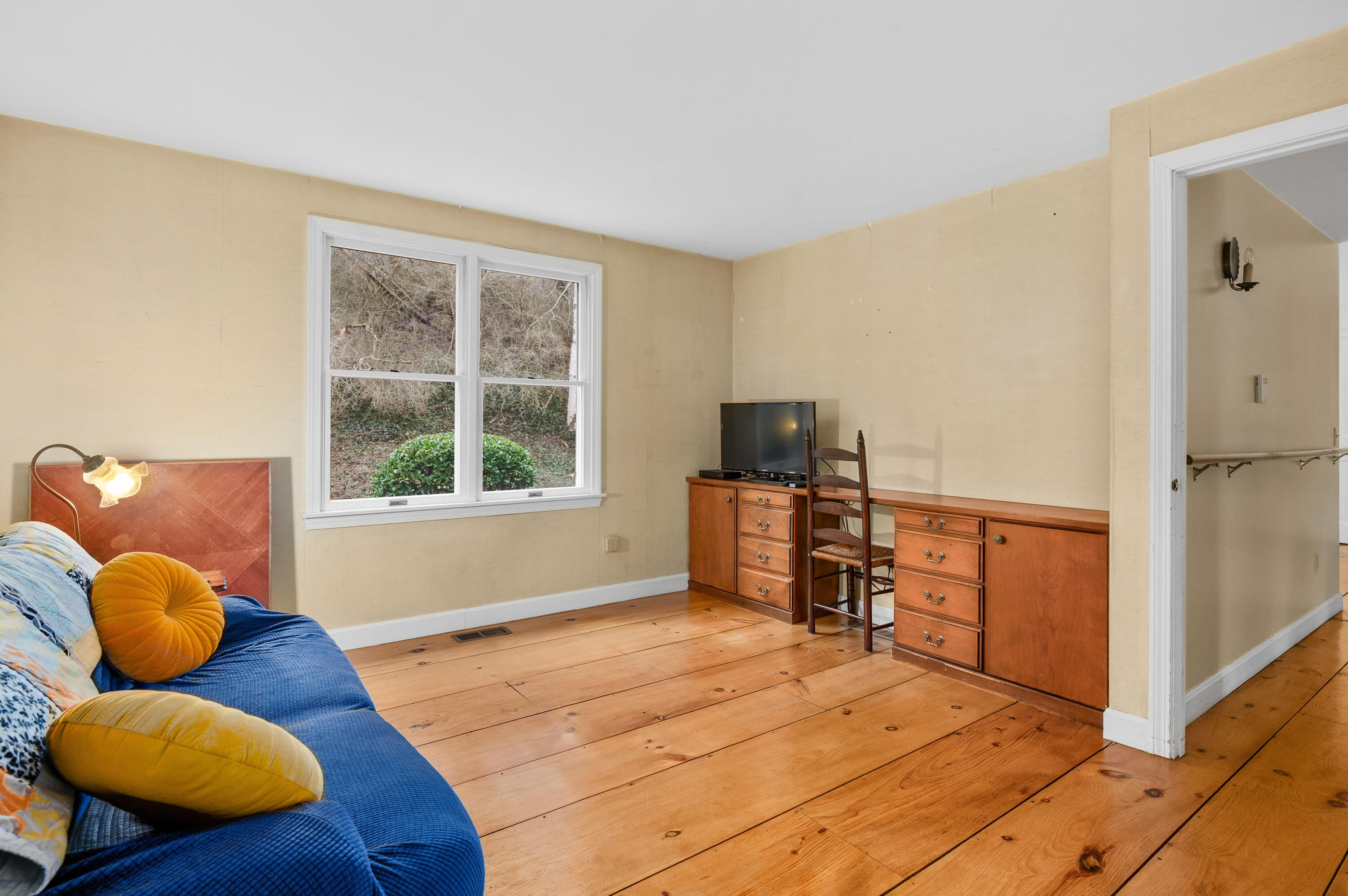 538 South Orleans Road Orleans, MA 02653 - Photo 21 of 35 a bedroom with furniture and a window
