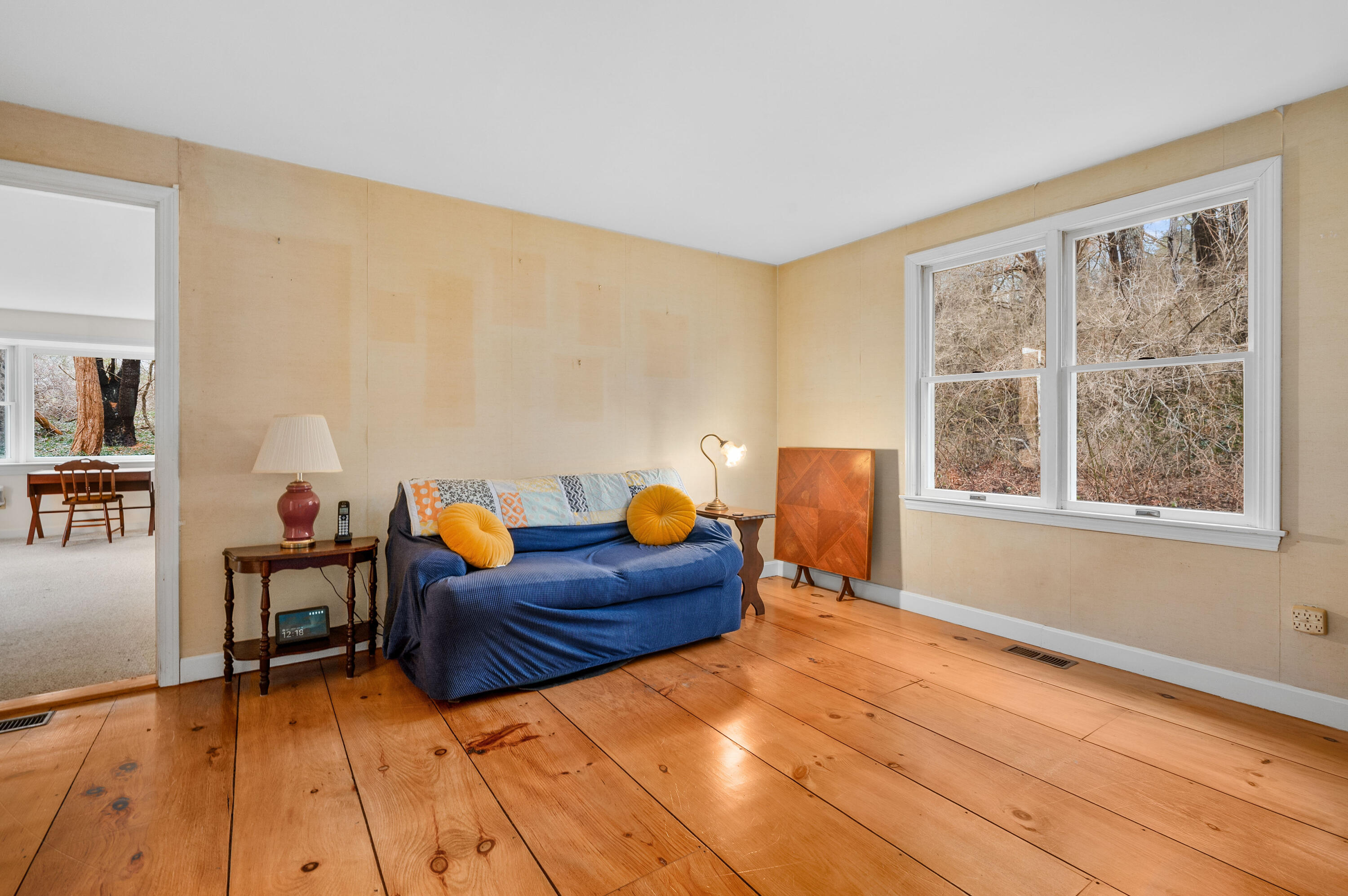 538 South Orleans Road Orleans, MA 02653 - Photo 22 of 35 a living room with furniture and a window