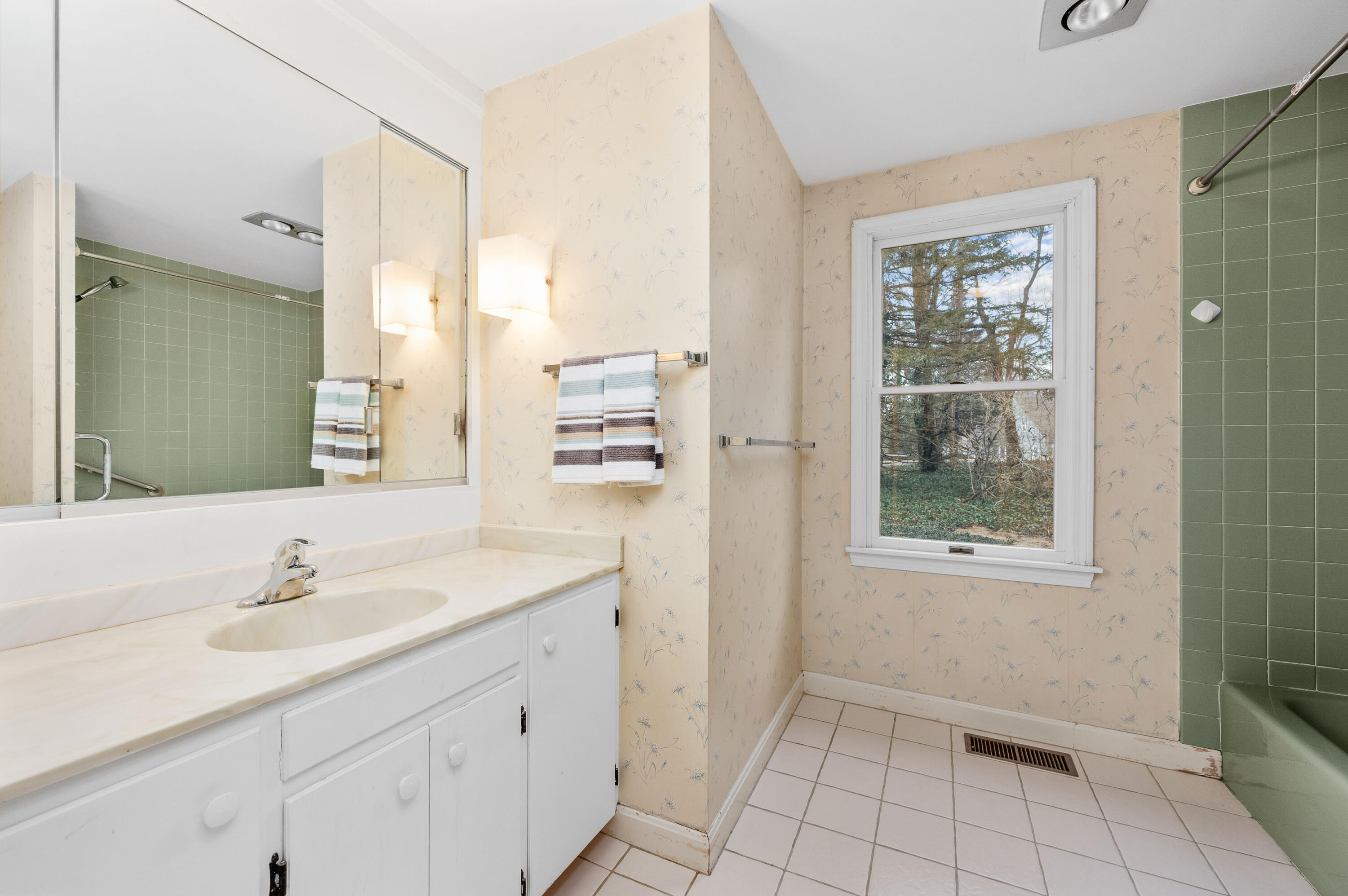 538 South Orleans Road Orleans, MA 02653 - Photo 23 of 35 a bathroom with a sink toilet and shower