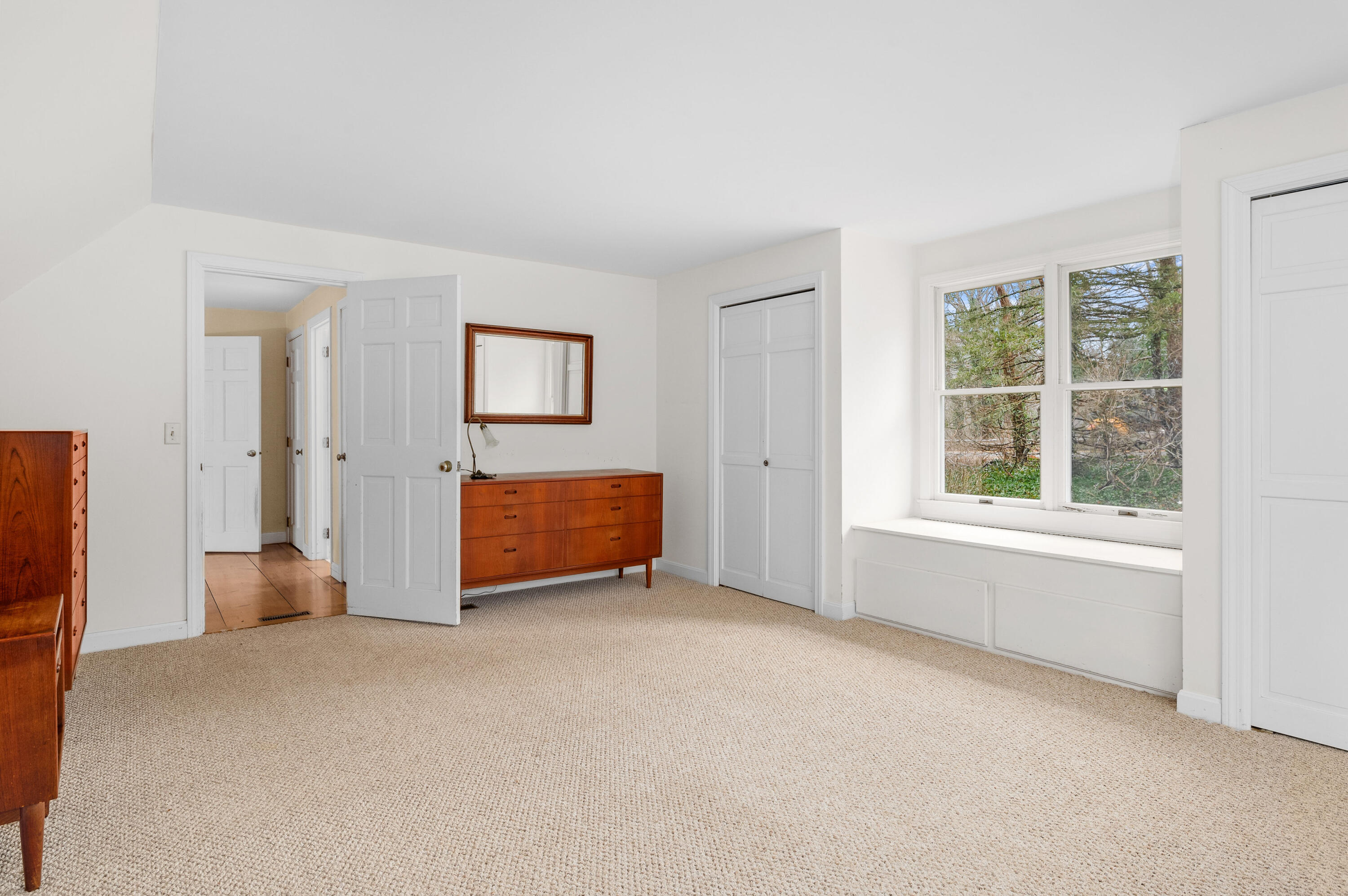 538 South Orleans Road Orleans, MA 02653 - Photo 26 of 35 an empty room with windows and cabinet