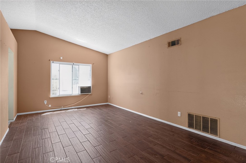 498 Serrana Road Perris, CA 92570 - Photo 16 of 29 Gallery Image 16