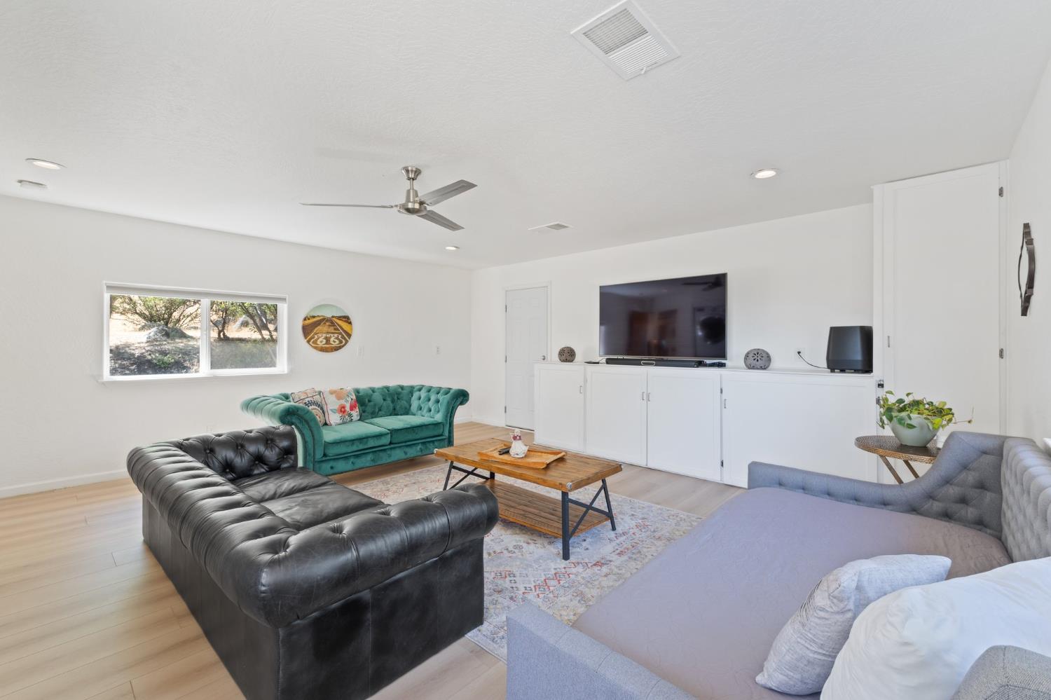 4577 Totokon Road Mariposa, CA 95338 - Photo 17 of 57 a living room with furniture and a flat screen tv