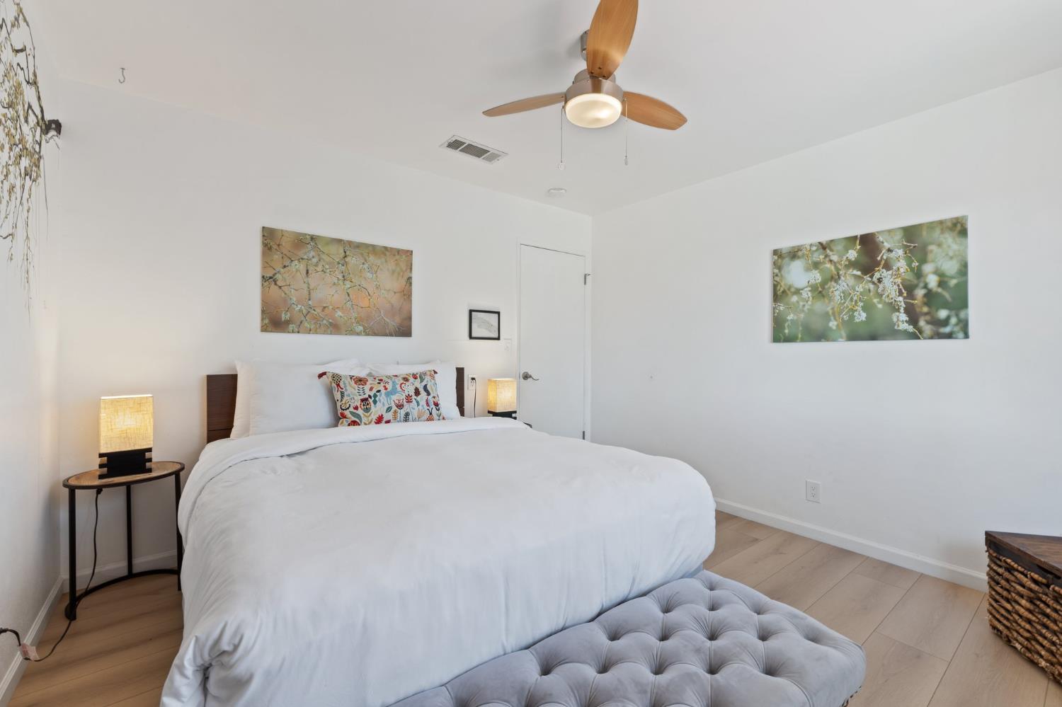 4577 Totokon Road Mariposa, CA 95338 - Photo 29 of 57 a bedroom with a bed and a painting on the wall