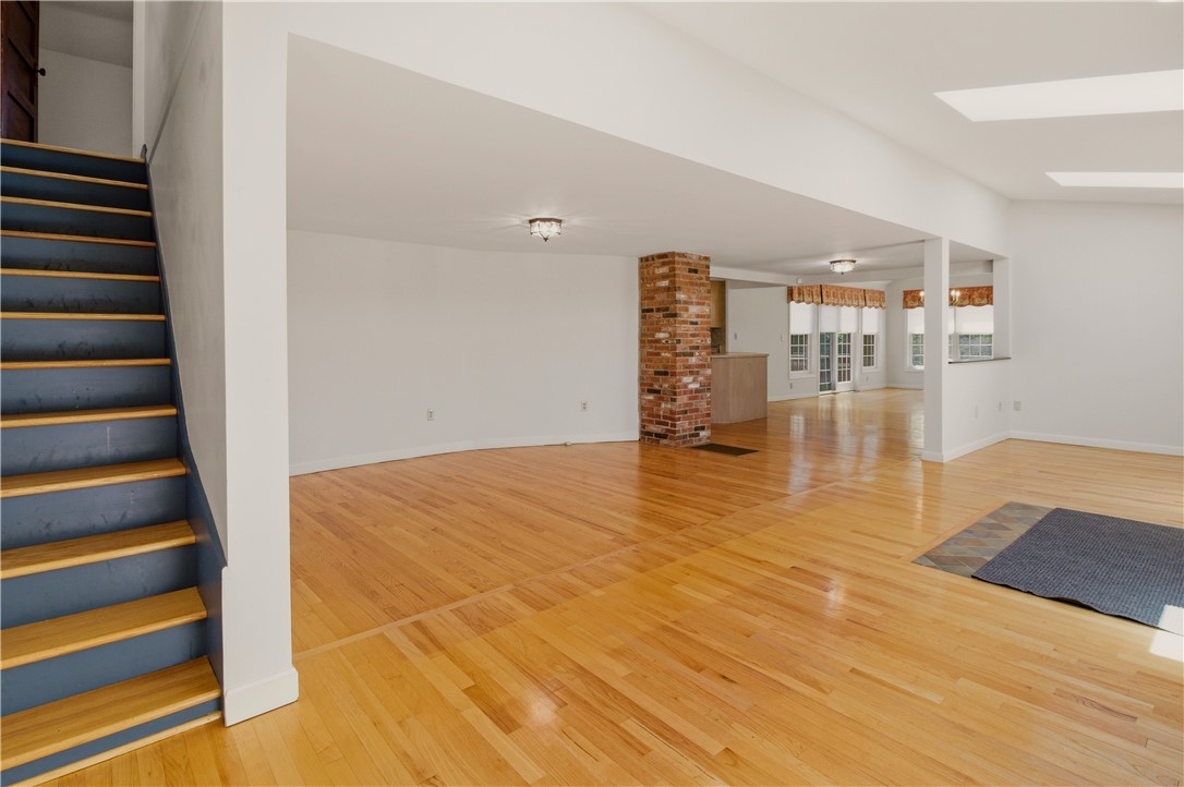 1861 East Main Road Portsmouth, RI 02871 - Photo 5 of 35 View of Living Room toward kitchen and dining