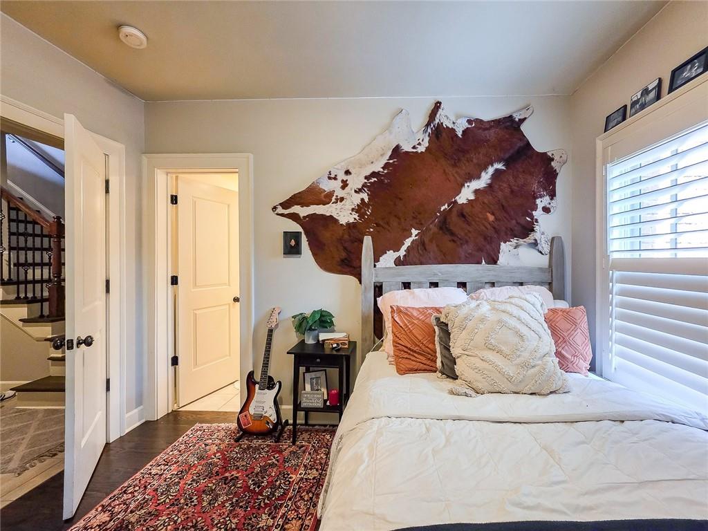 302 Riversgate Drive, Unit 55 Atlanta, GA 30339 - Photo 20 of 40 a bed sitting in a bedroom next to a window