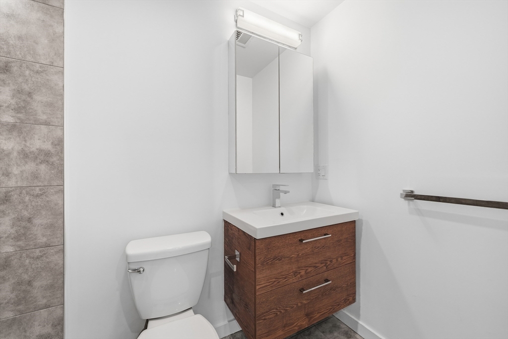 289 Central Street Lowell, MA 01852 - Photo 11 of 40