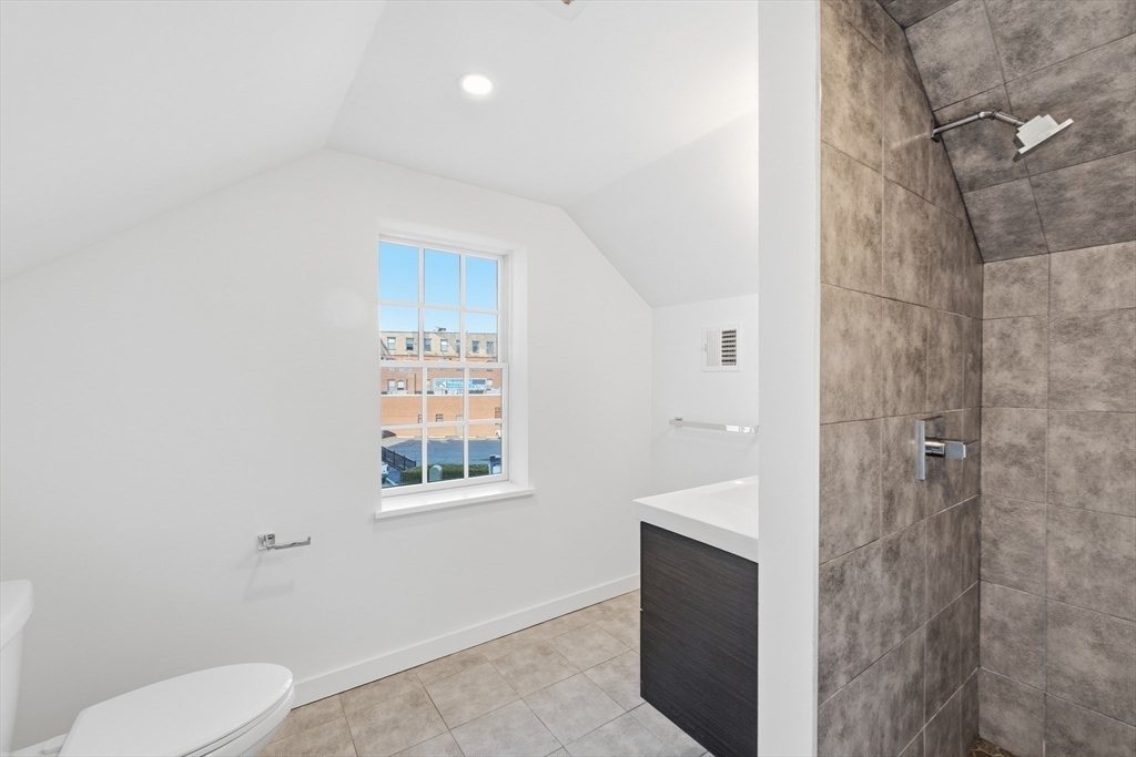 289 Central Street Lowell, MA 01852 - Photo 15 of 40