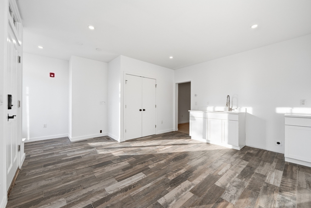 289 Central Street Lowell, MA 01852 - Photo 17 of 40