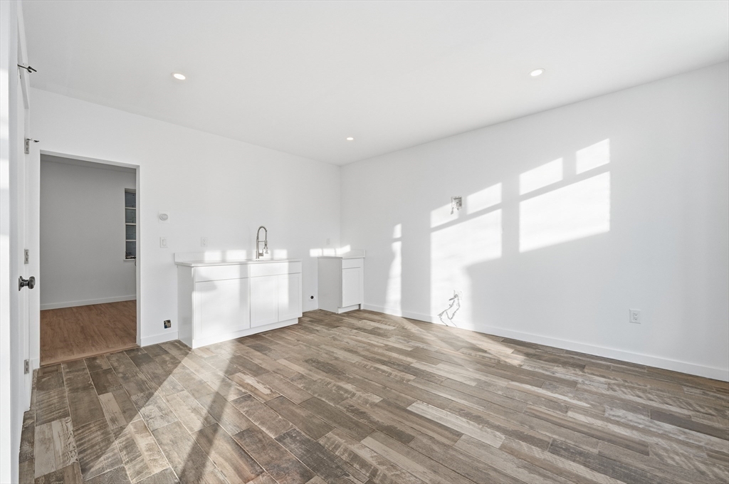 289 Central Street Lowell, MA 01852 - Photo 18 of 40