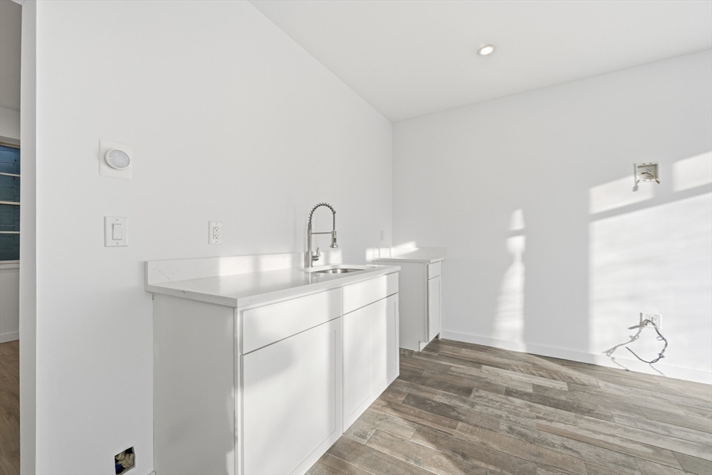 289 Central Street Lowell, MA 01852 - Photo 19 of 40