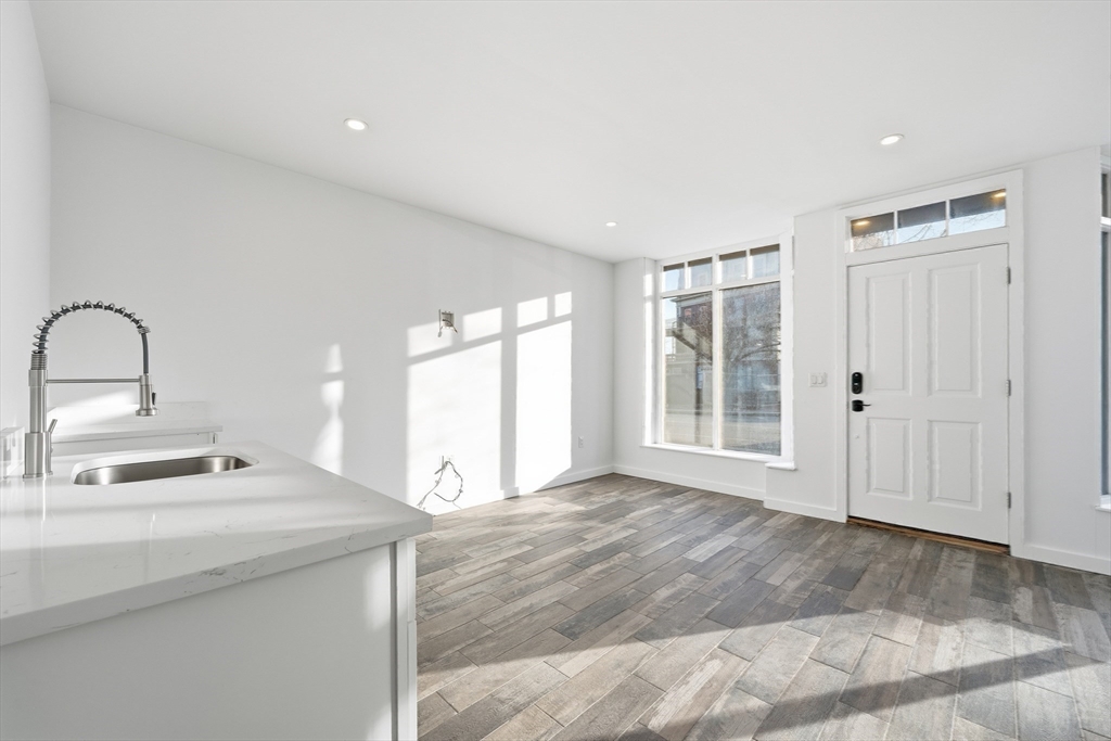 289 Central Street Lowell, MA 01852 - Photo 20 of 40