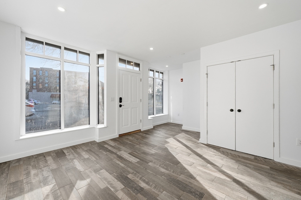 289 Central Street Lowell, MA 01852 - Photo 21 of 40