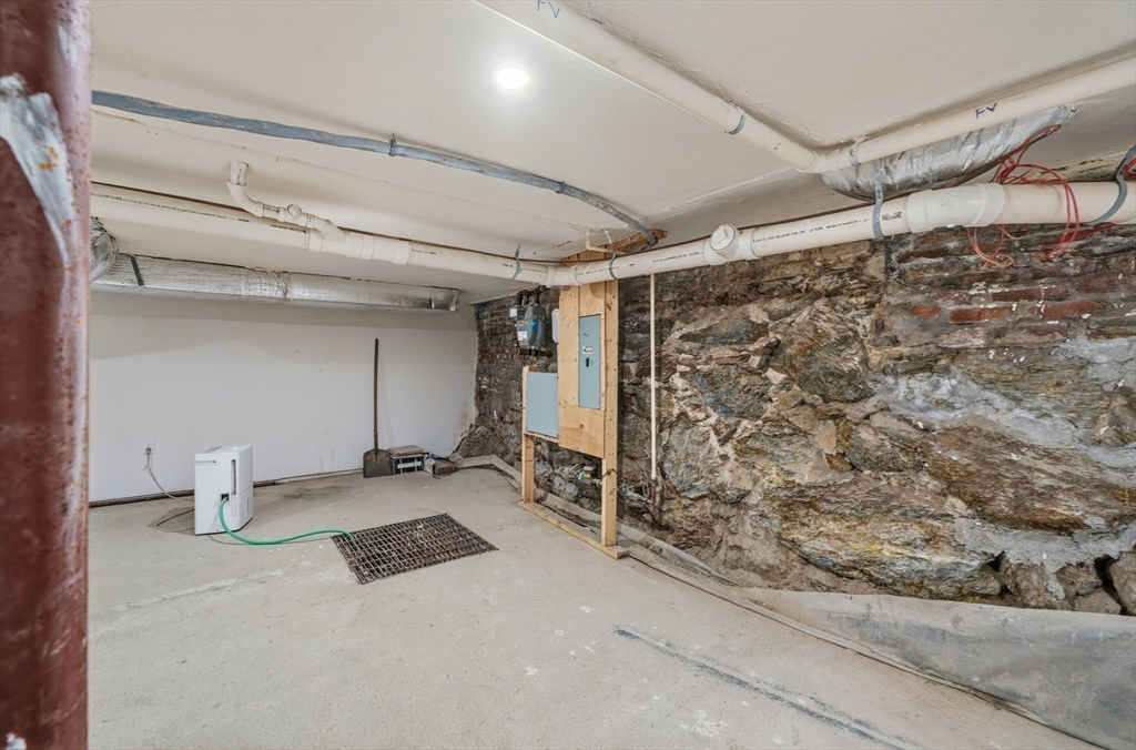 289 Central Street Lowell, MA 01852 - Photo 28 of 40