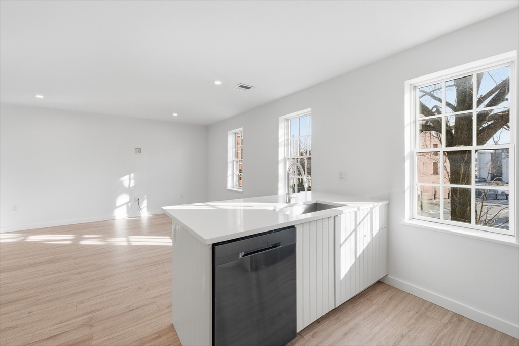 289 Central Street Lowell, MA 01852 - Photo 3 of 40