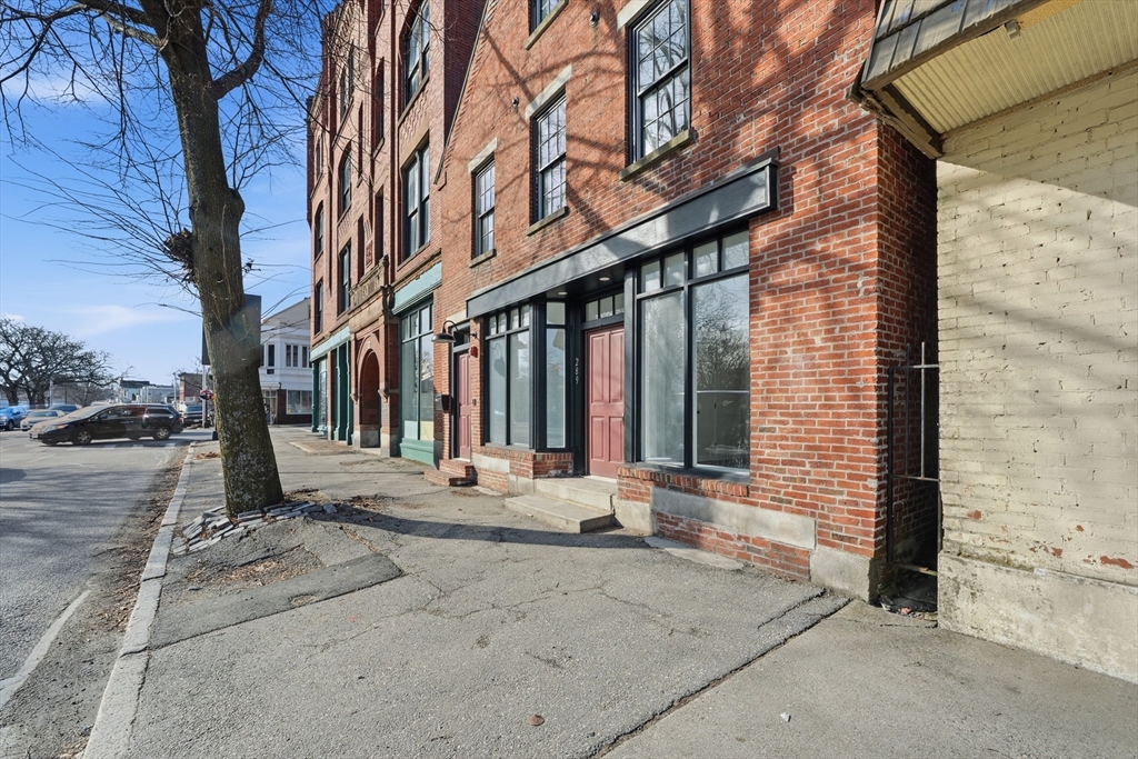 289 Central Street Lowell, MA 01852 - Photo 33 of 40