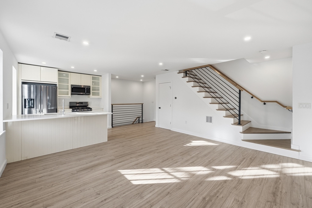 289 Central Street Lowell, MA 01852 - Photo 6 of 40