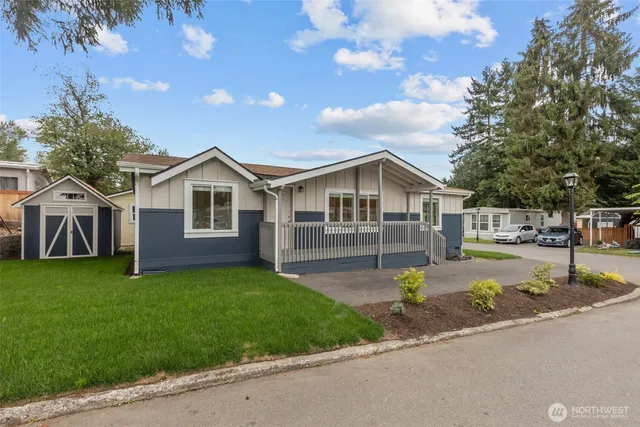 a view of a yard in front of house