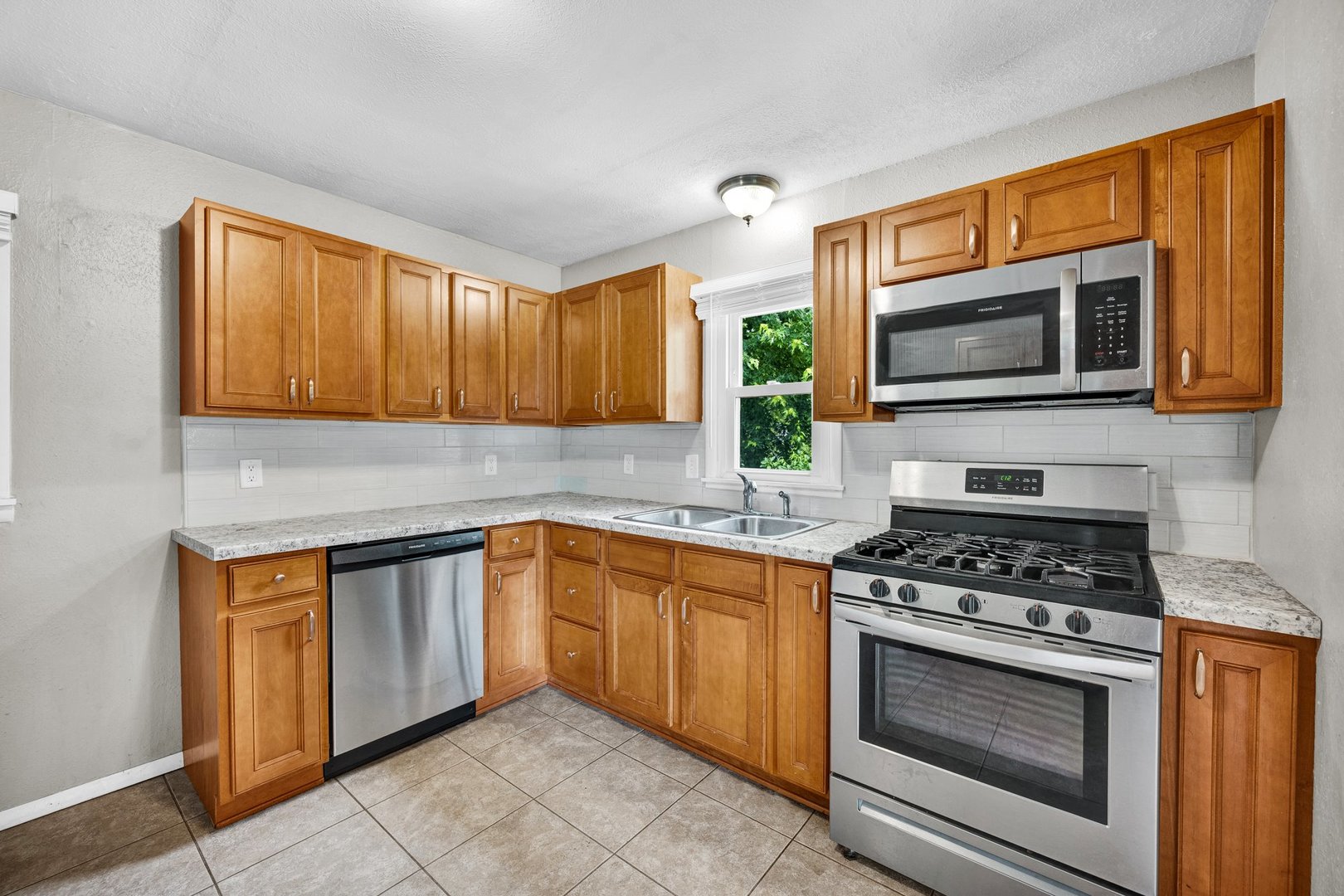 113 Conley Circle Bloomington, IL 61701 - Photo 6 of 22