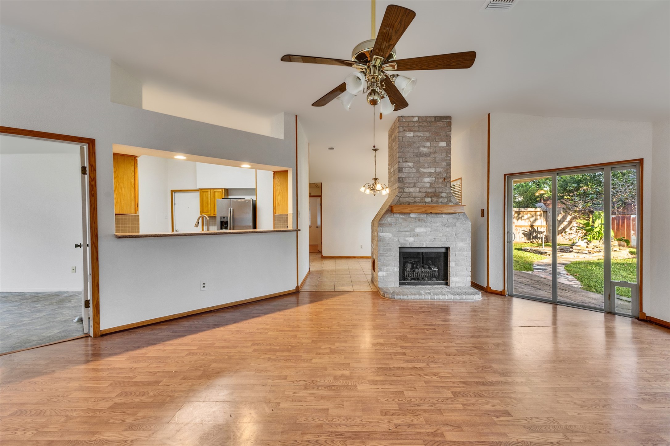 13714 Chancery Road Houston, TX 77034 - Photo 5 of 36 Gallery Image 5