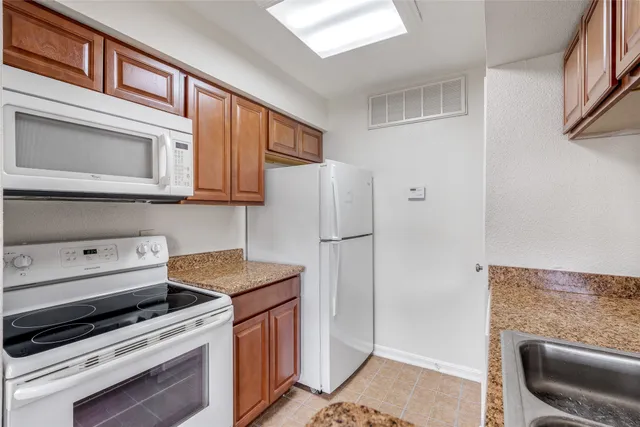 $98,500 | 250 El Dorado Boulevard, Unit 283, Webster, TX 77598