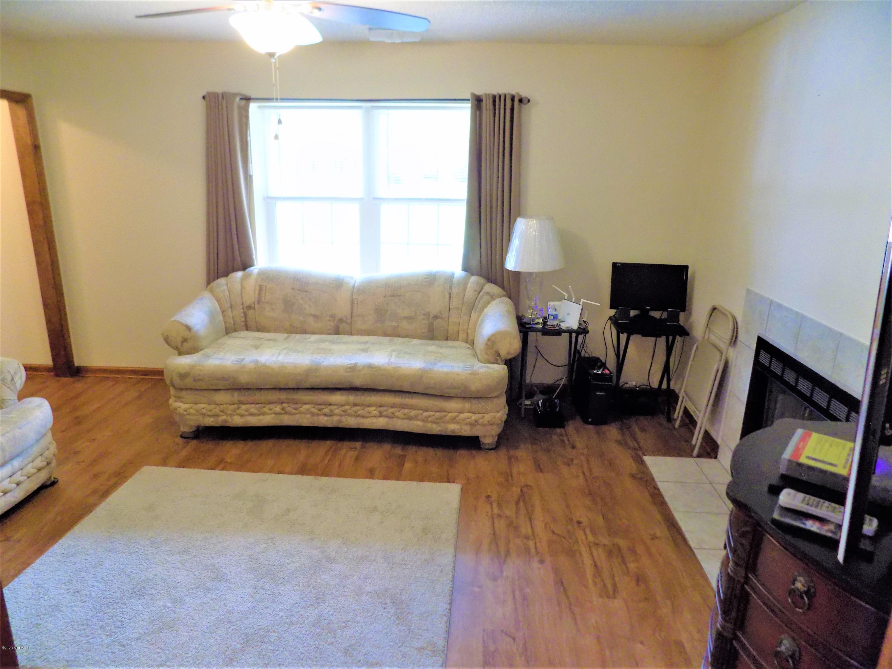 235 Bannermans Mill Road Richlands, NC 28574 - Photo 12 of 31 living room