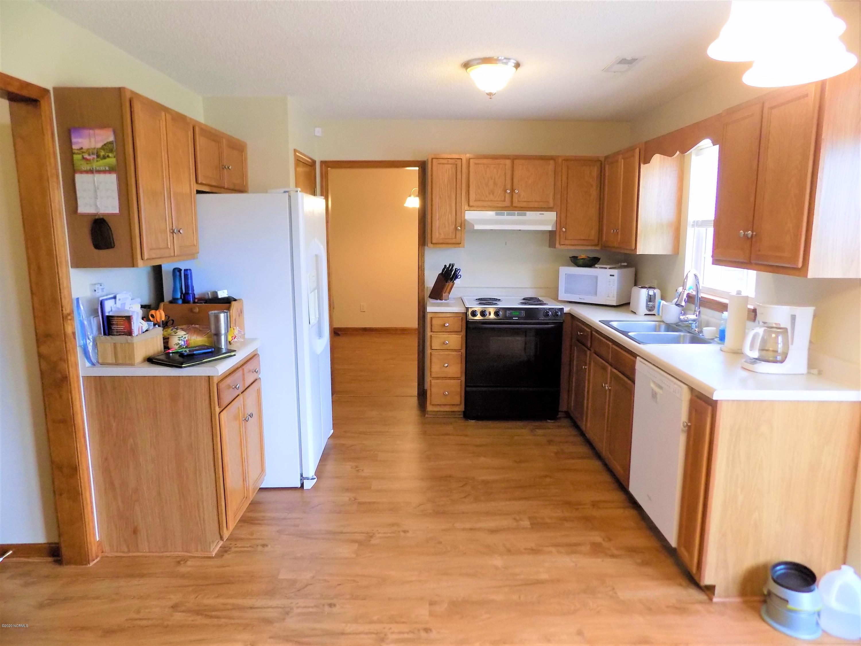 235 Bannermans Mill Road Richlands, NC 28574 - Photo 15 of 31 kitchen