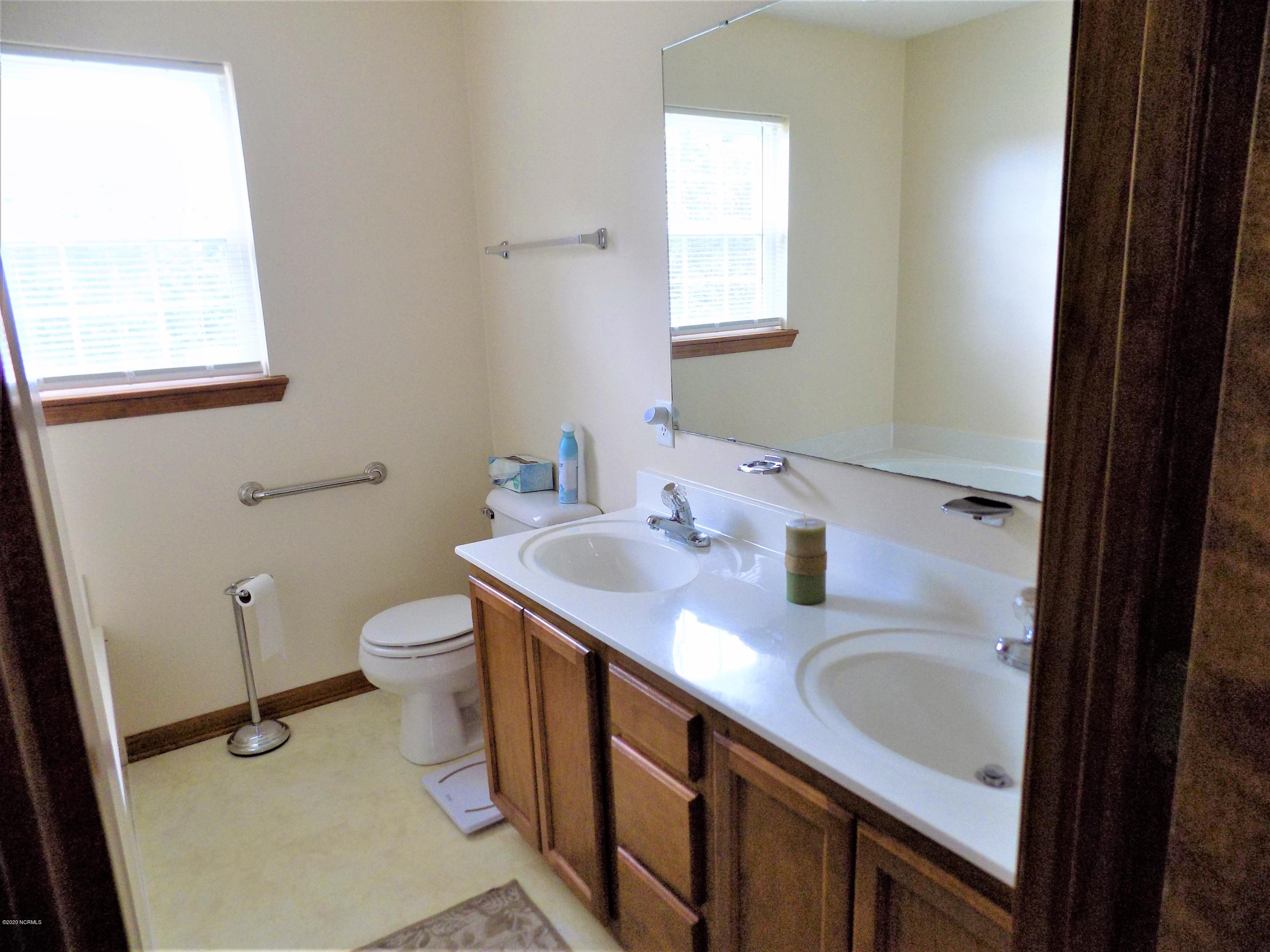 235 Bannermans Mill Road Richlands, NC 28574 - Photo 25 of 31 master bathroom