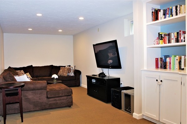 11 Minuteman Road Hingham, MA 02043 - Photo 17 of 22 Gallery Image 17