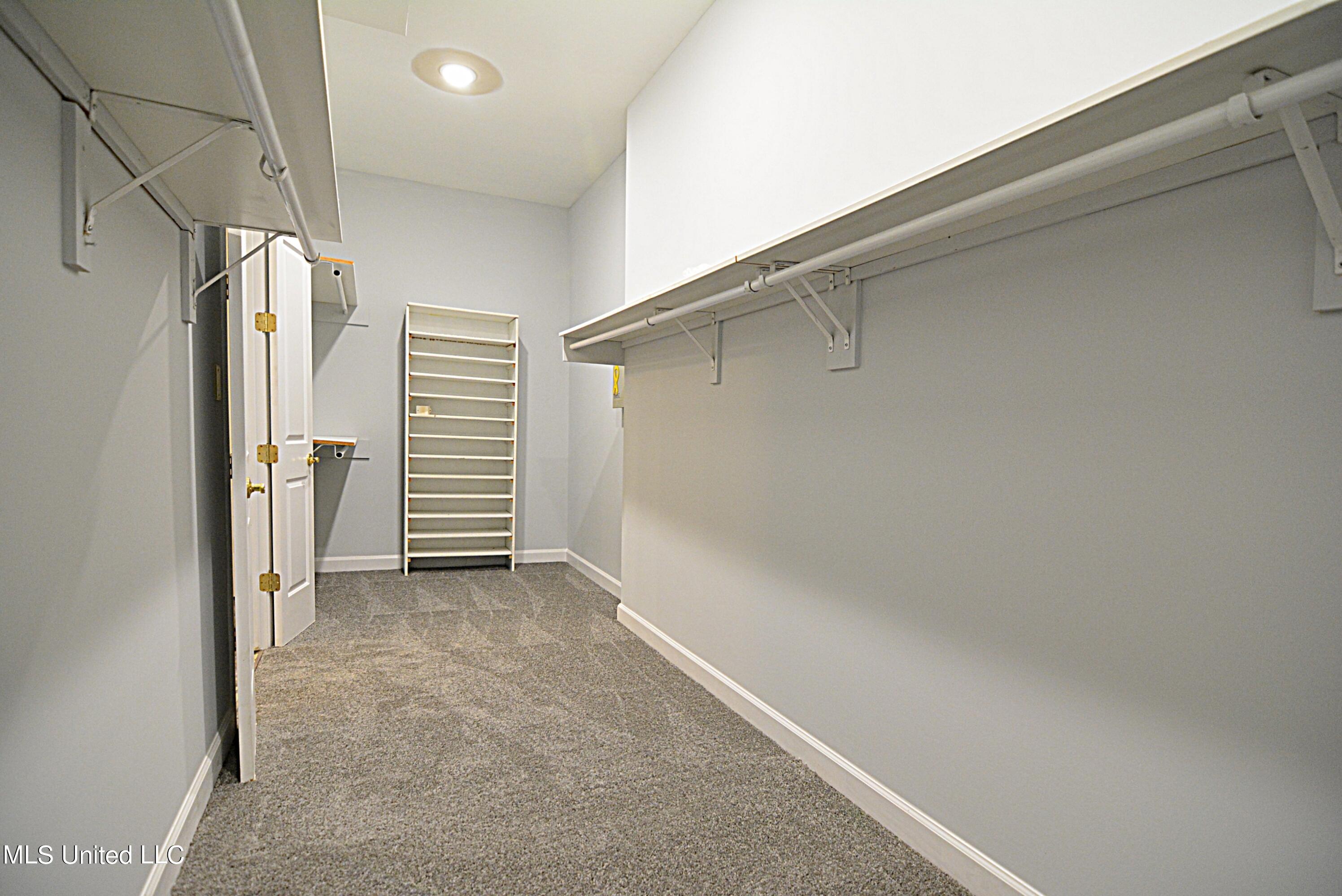1770 Country Club Road Senatobia, MS 38668 - Photo 17 of 33 Master Closet