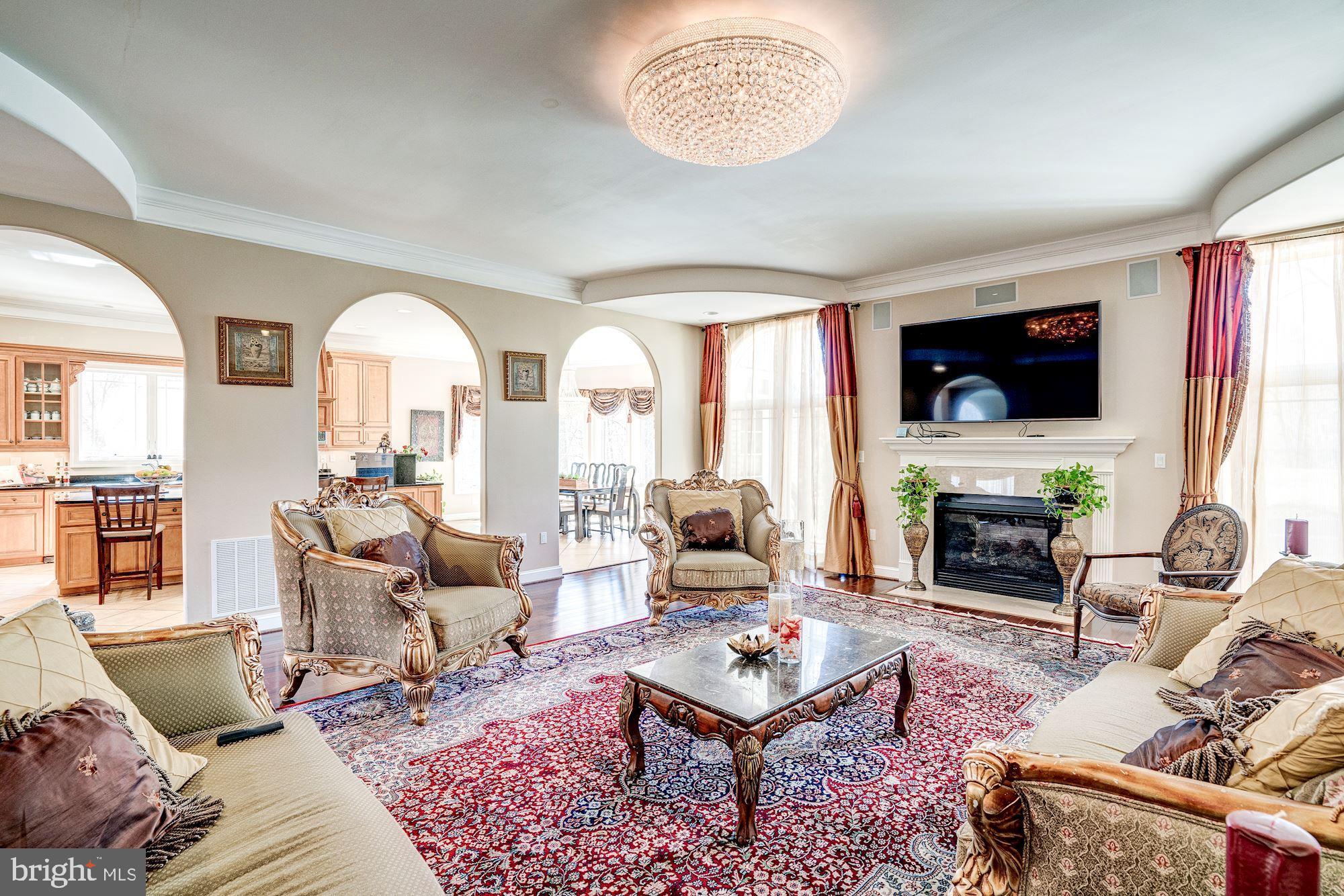 946 Seneca Road Great Falls, VA 22066 - Photo 14 of 106 Family room