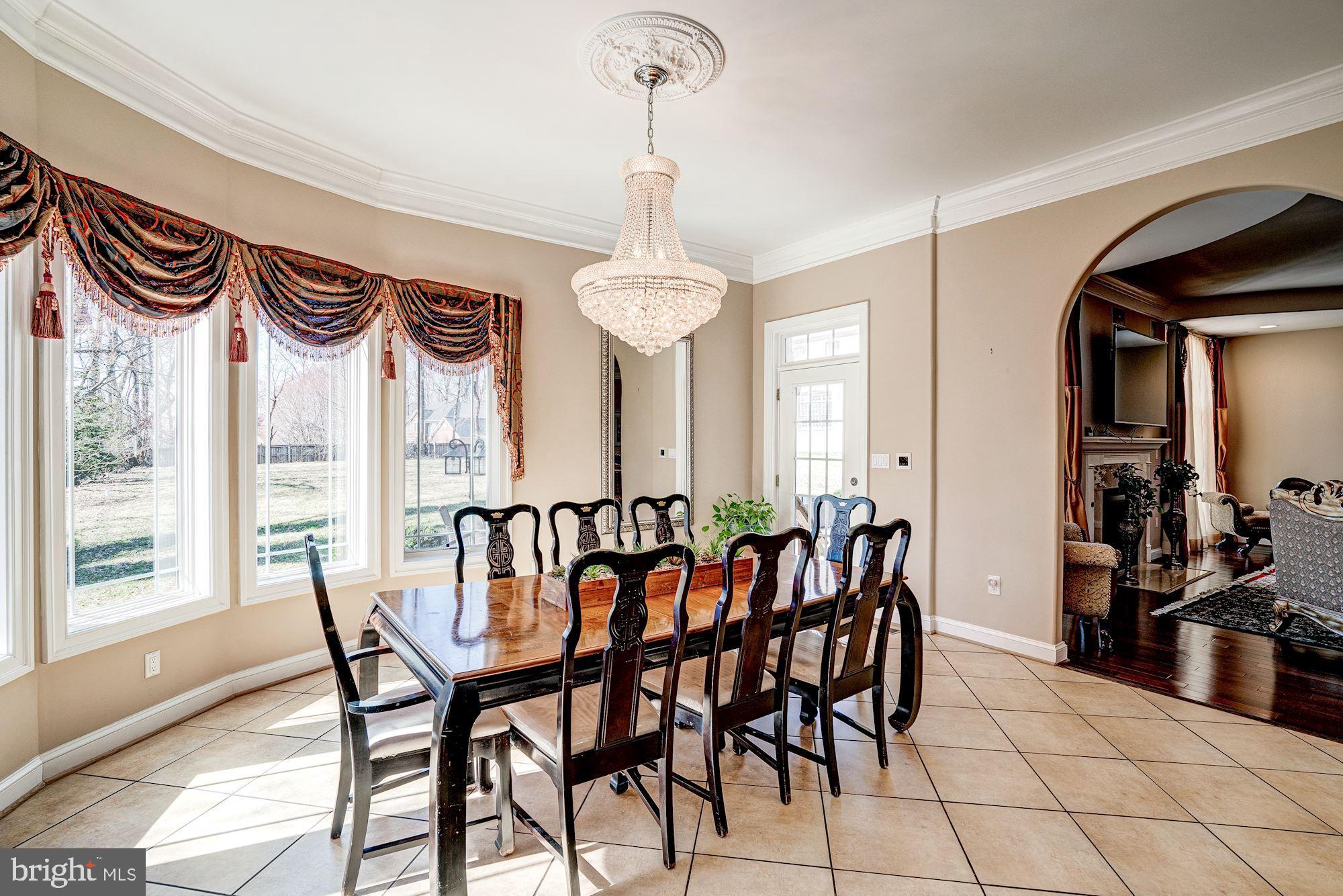 946 Seneca Road Great Falls, VA 22066 - Photo 22 of 106 Kitchen eat-in area overlooking the backyard