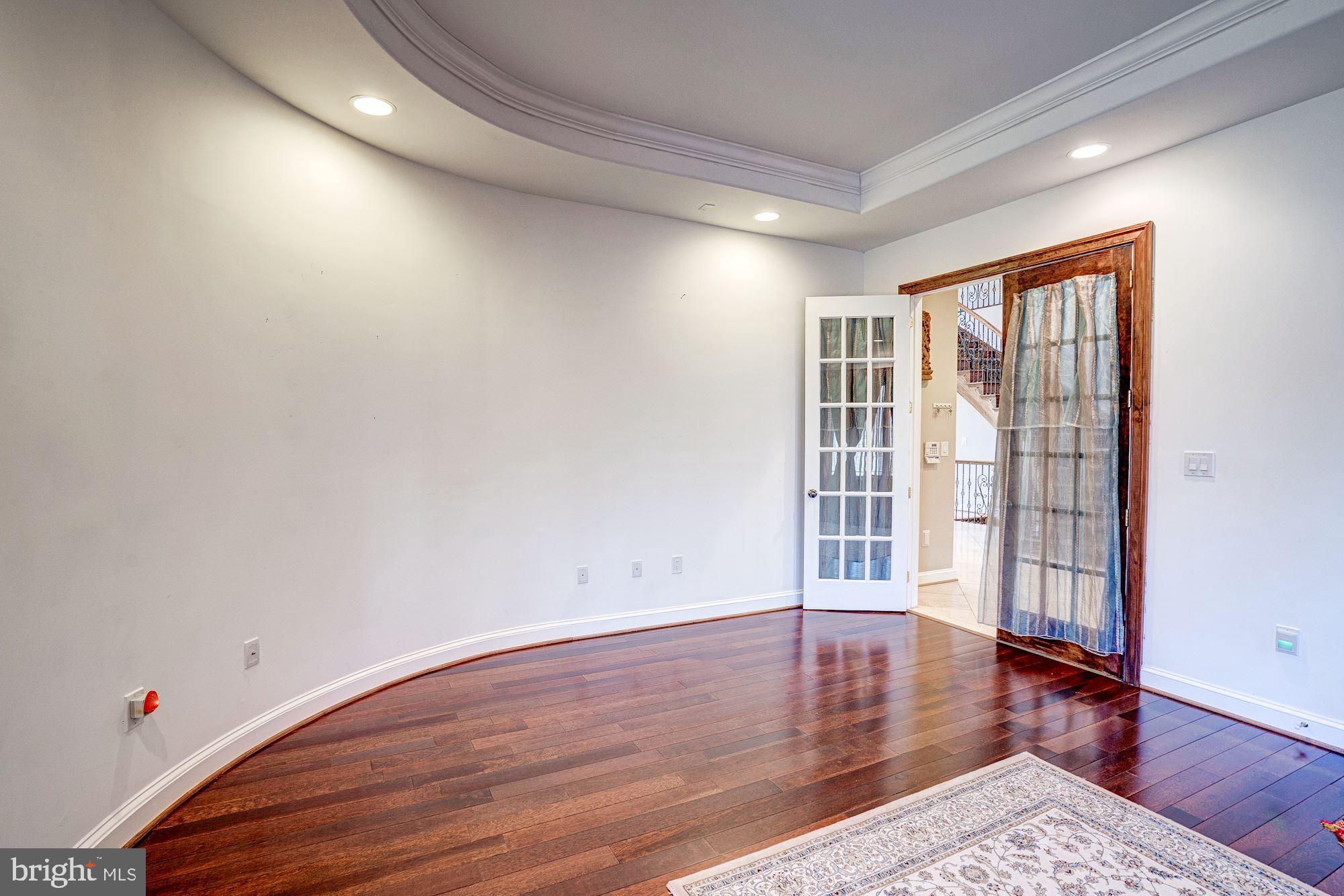 946 Seneca Road Great Falls, VA 22066 - Photo 30 of 106