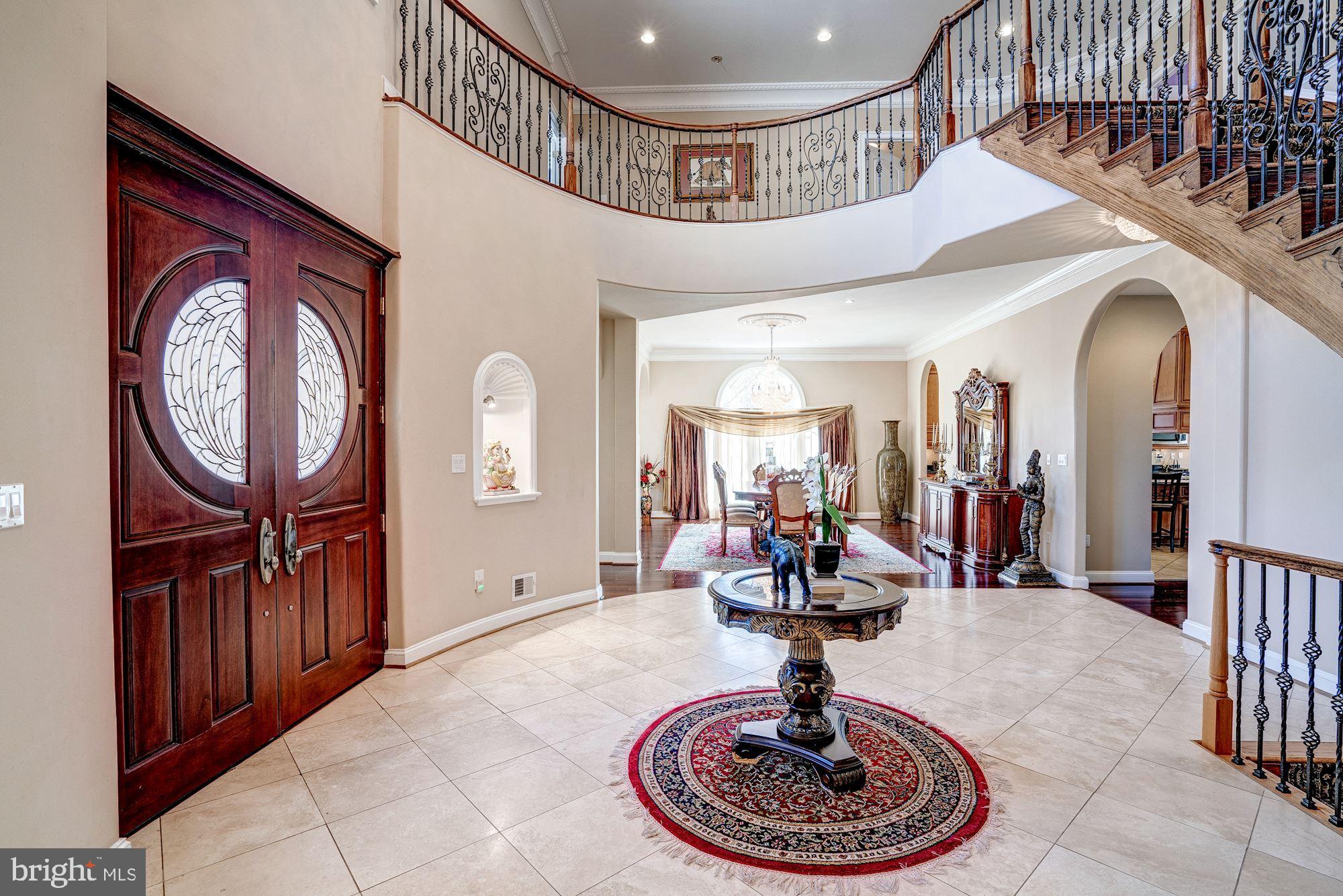 946 Seneca Road Great Falls, VA 22066 - Photo 4 of 106